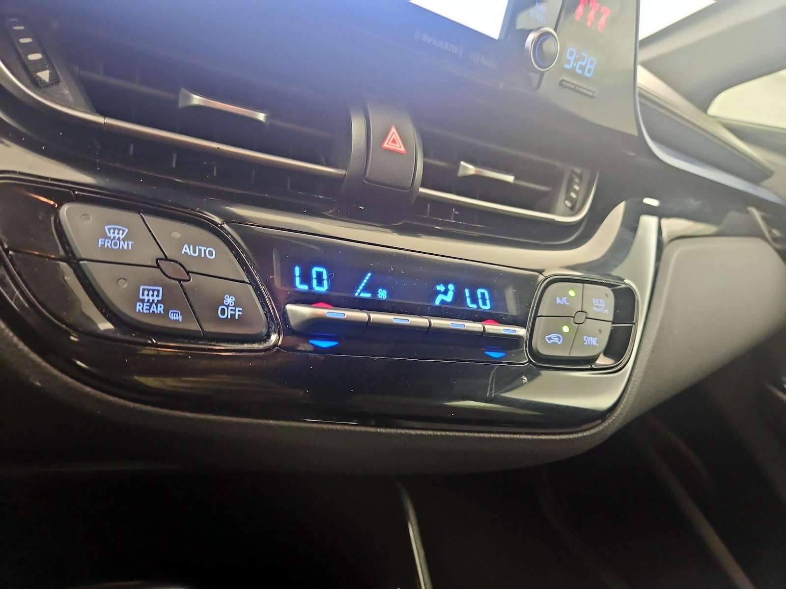 2019 Toyota C-HR XLE - Photo 15