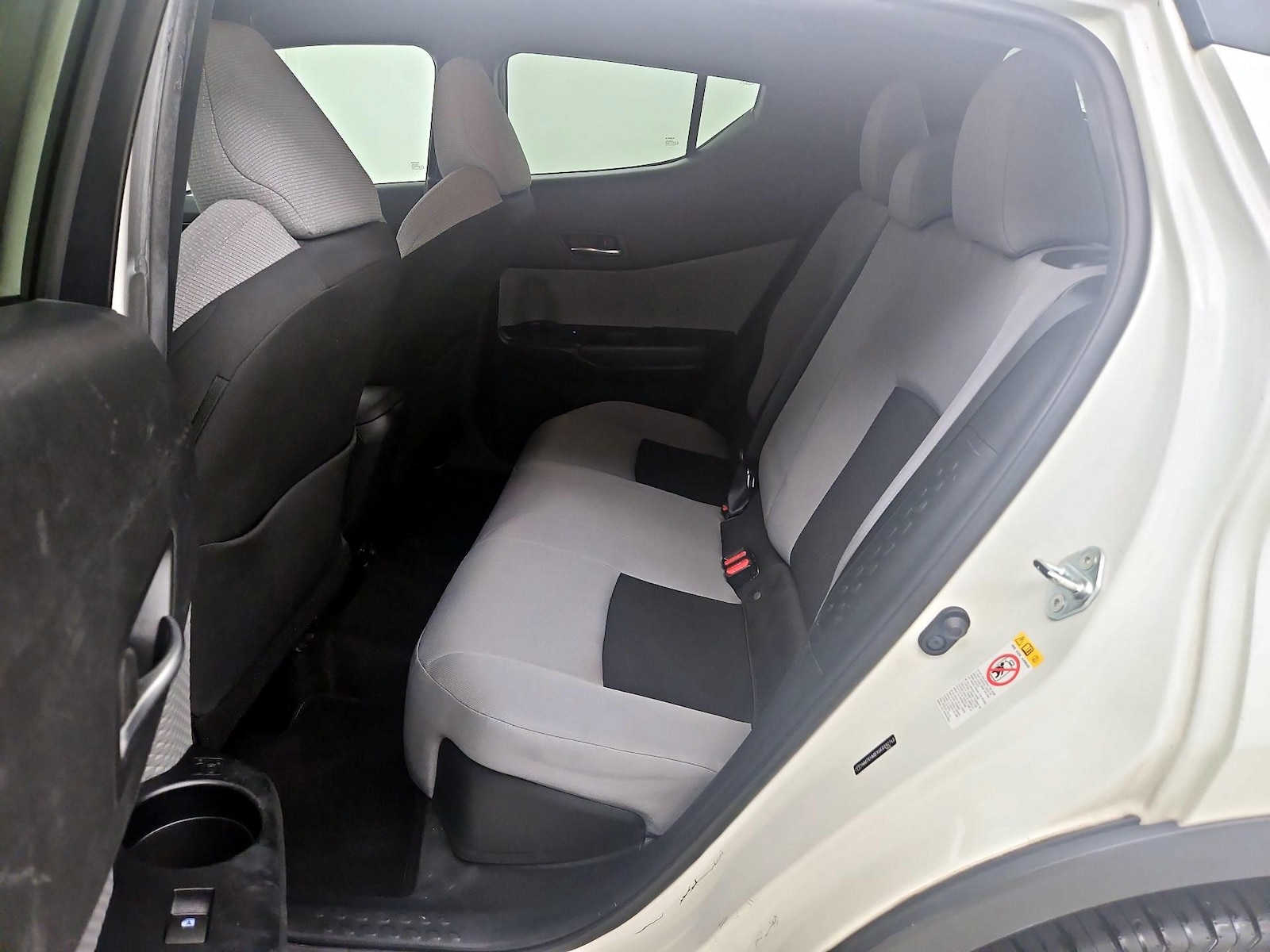 2019 Toyota C-HR XLE - Photo 18