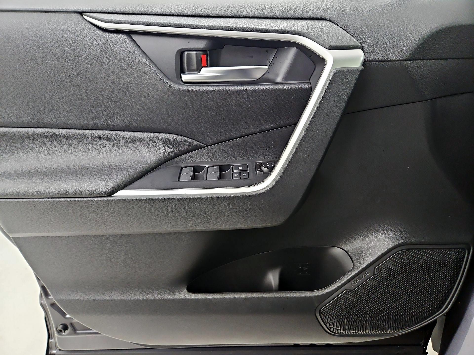 Thumbnail: 2025 Toyota RAV4 - 10