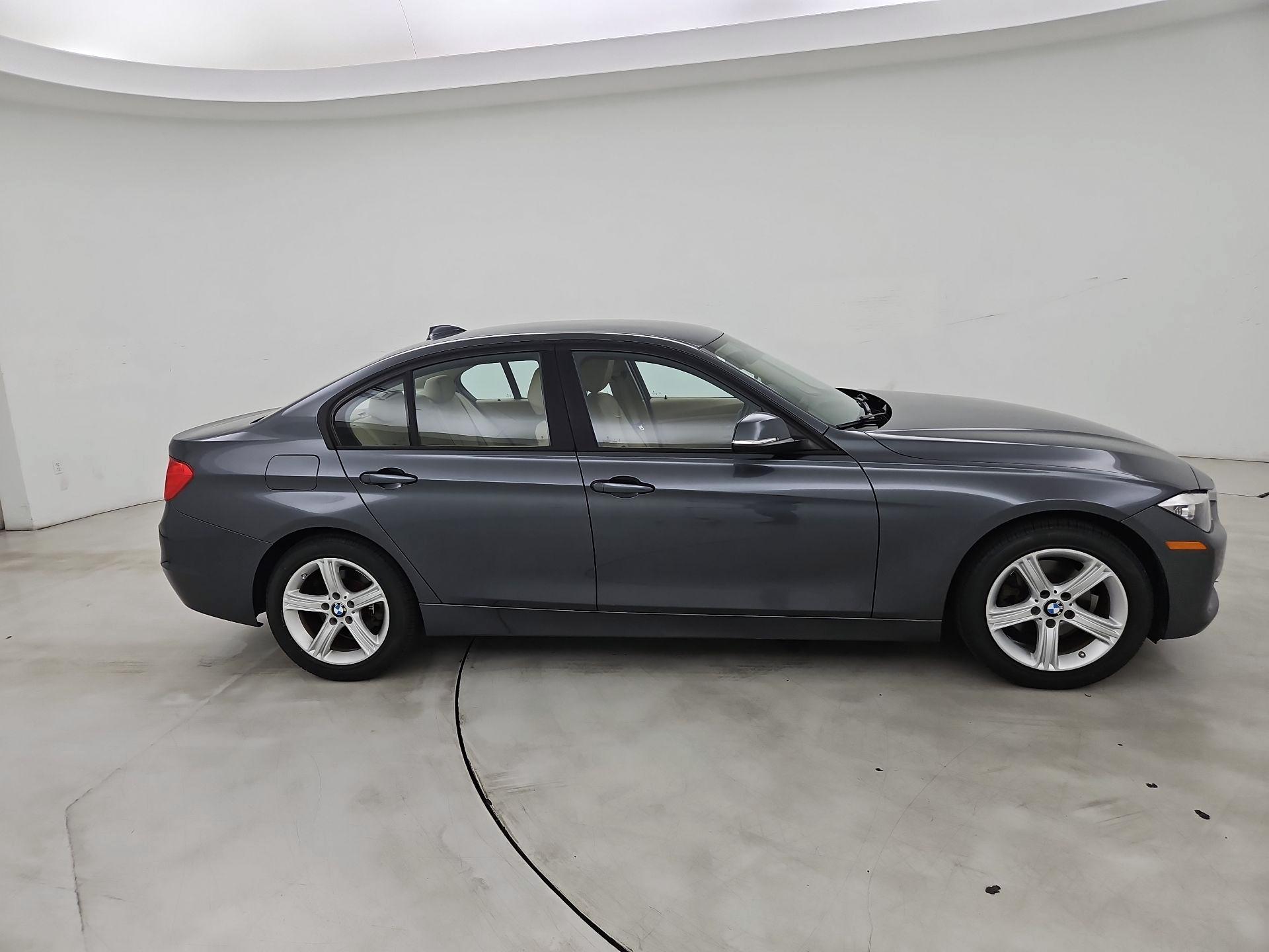 Thumbnail: 2015 BMW 3 Series - 4