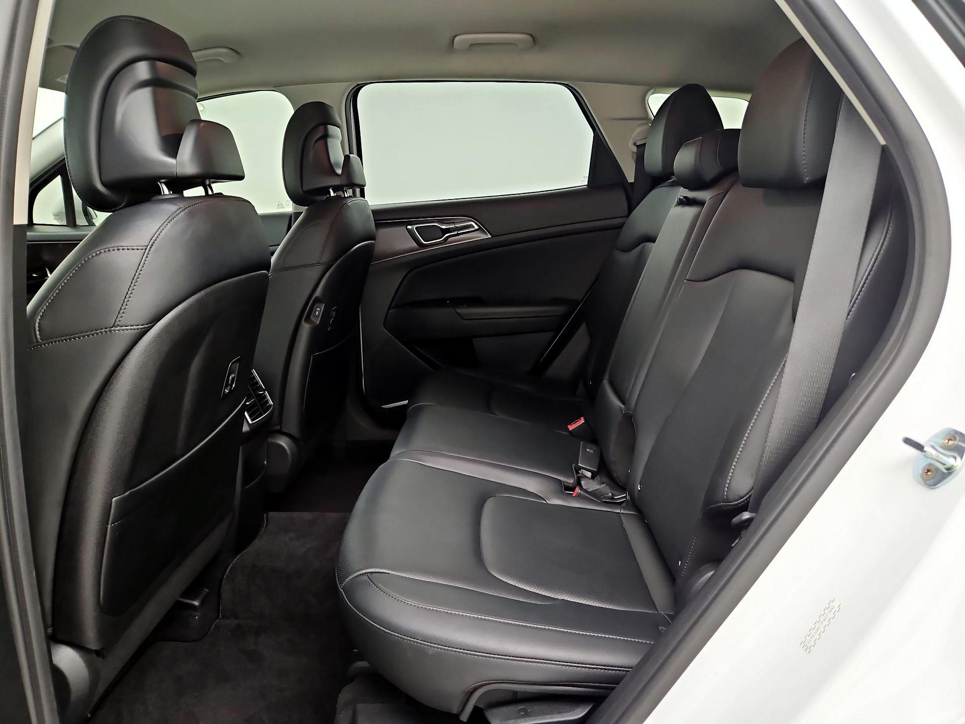 Thumbnail: 2023 Kia Sportage - 18