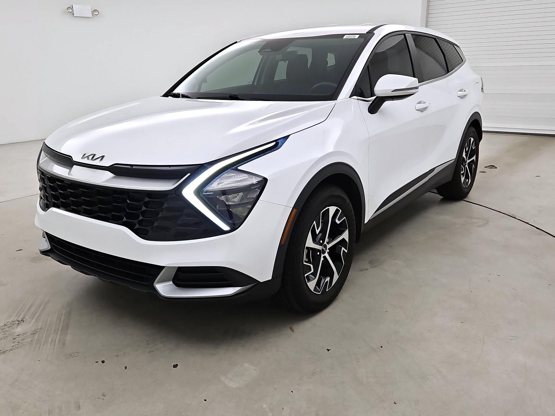 Thumbnail: 2023 Kia Sportage - 3