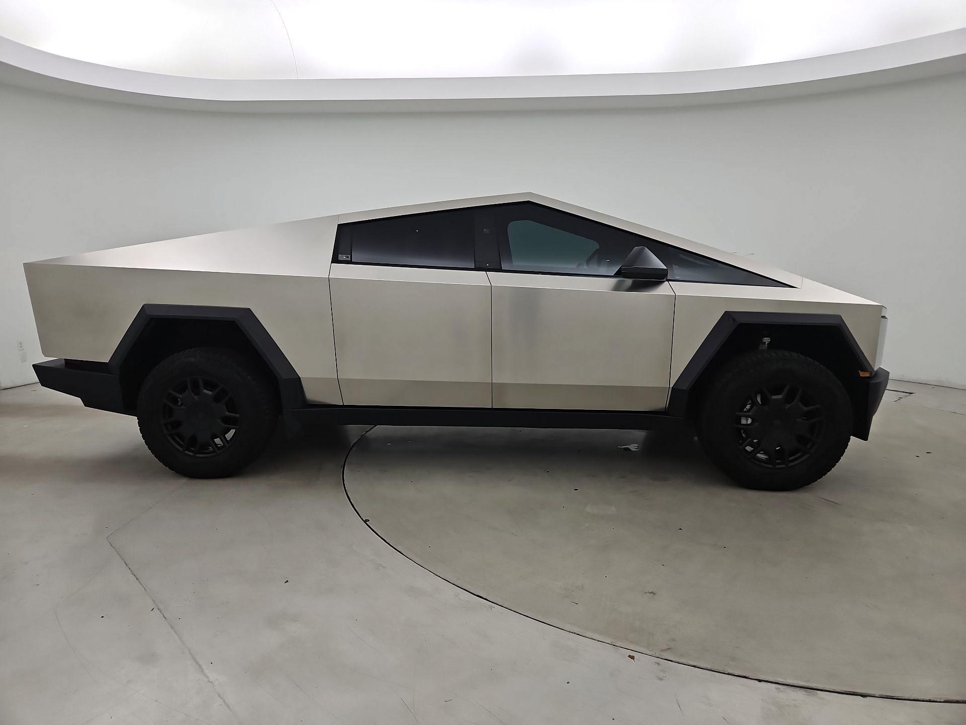 Thumbnail: 2024 Tesla Cybertruck - 4