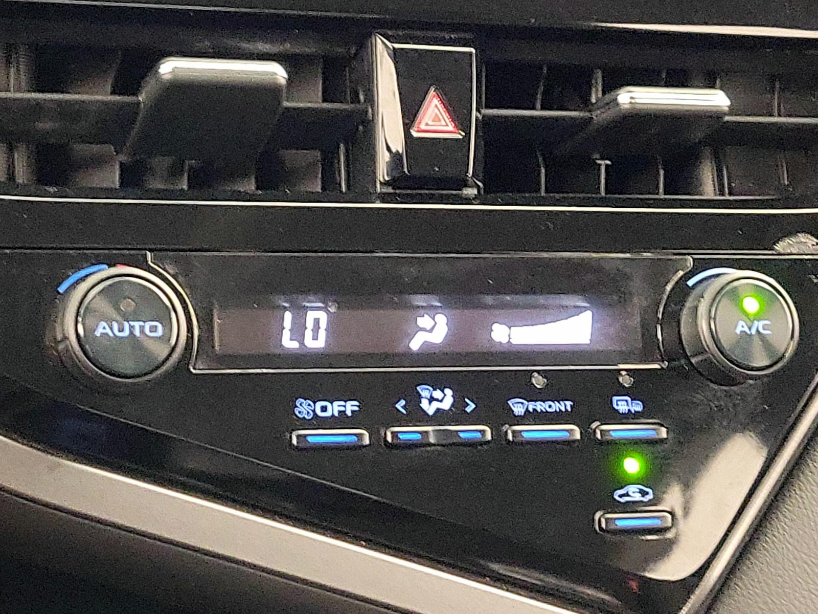 2021 Toyota Camry SE Nightshade - Photo 18