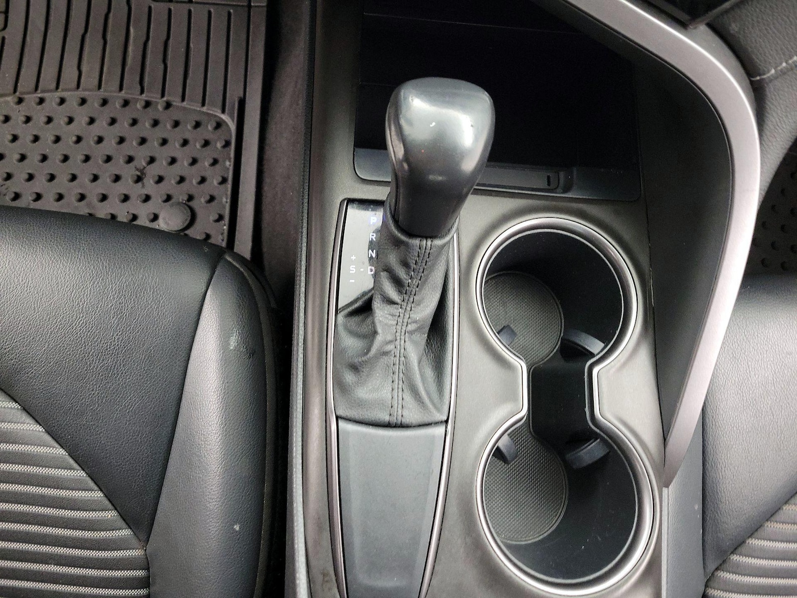 2021 Toyota Camry SE Nightshade - Photo 19