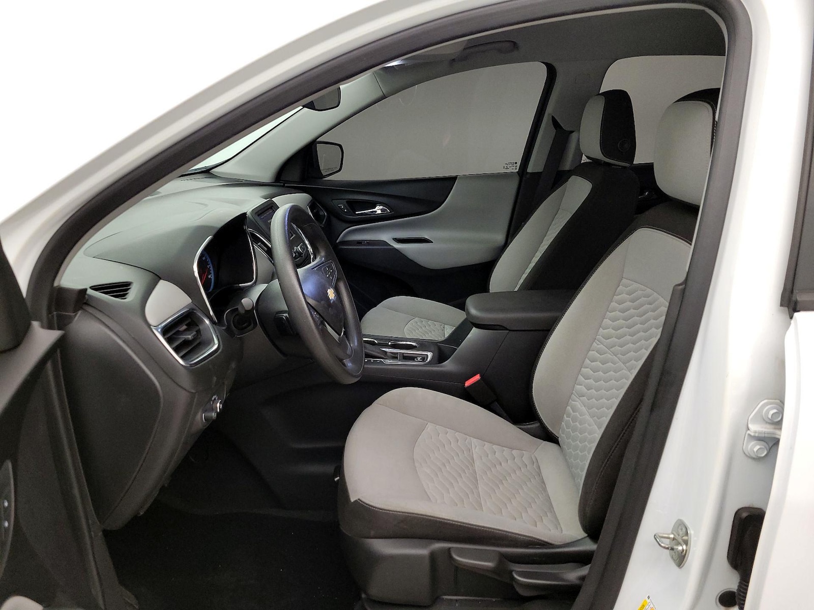 2020 Chevrolet Equinox LS - Photo 12