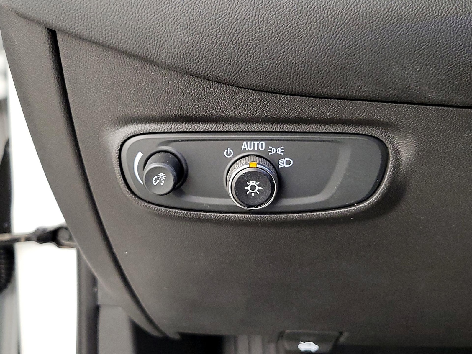 2020 Chevrolet Equinox LS - Photo 14