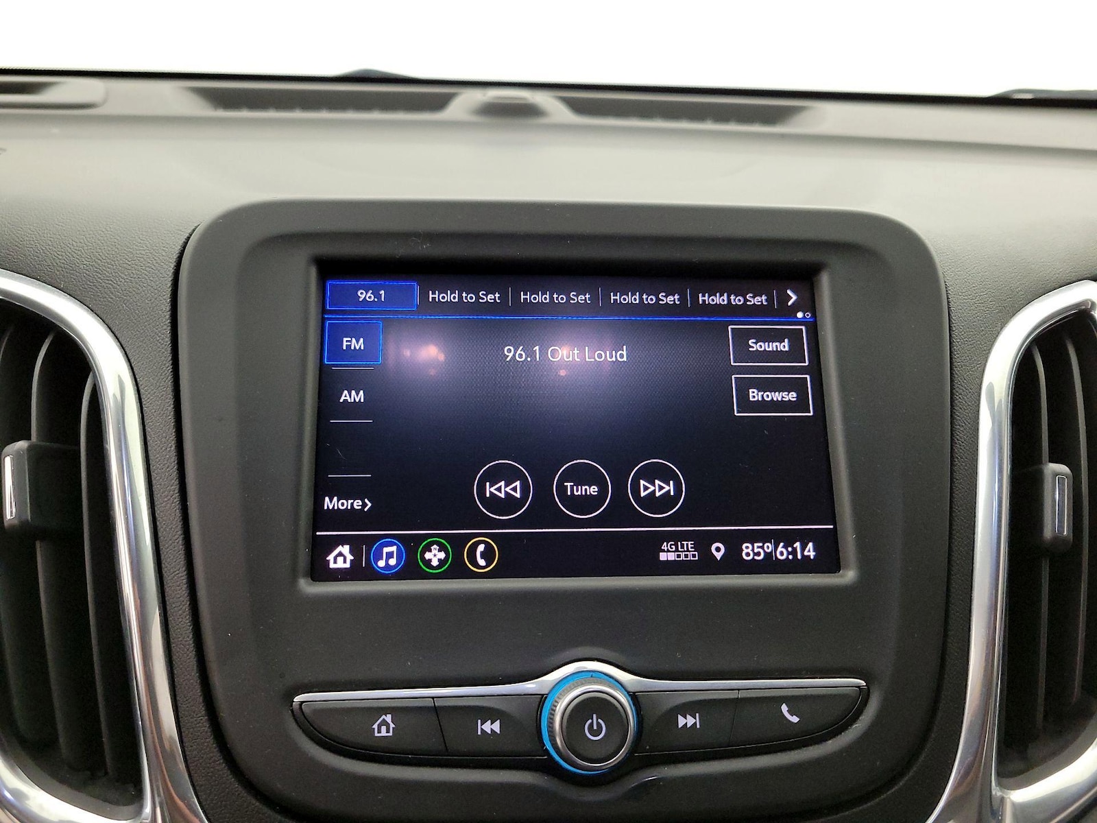 2020 Chevrolet Equinox LS - Photo 16