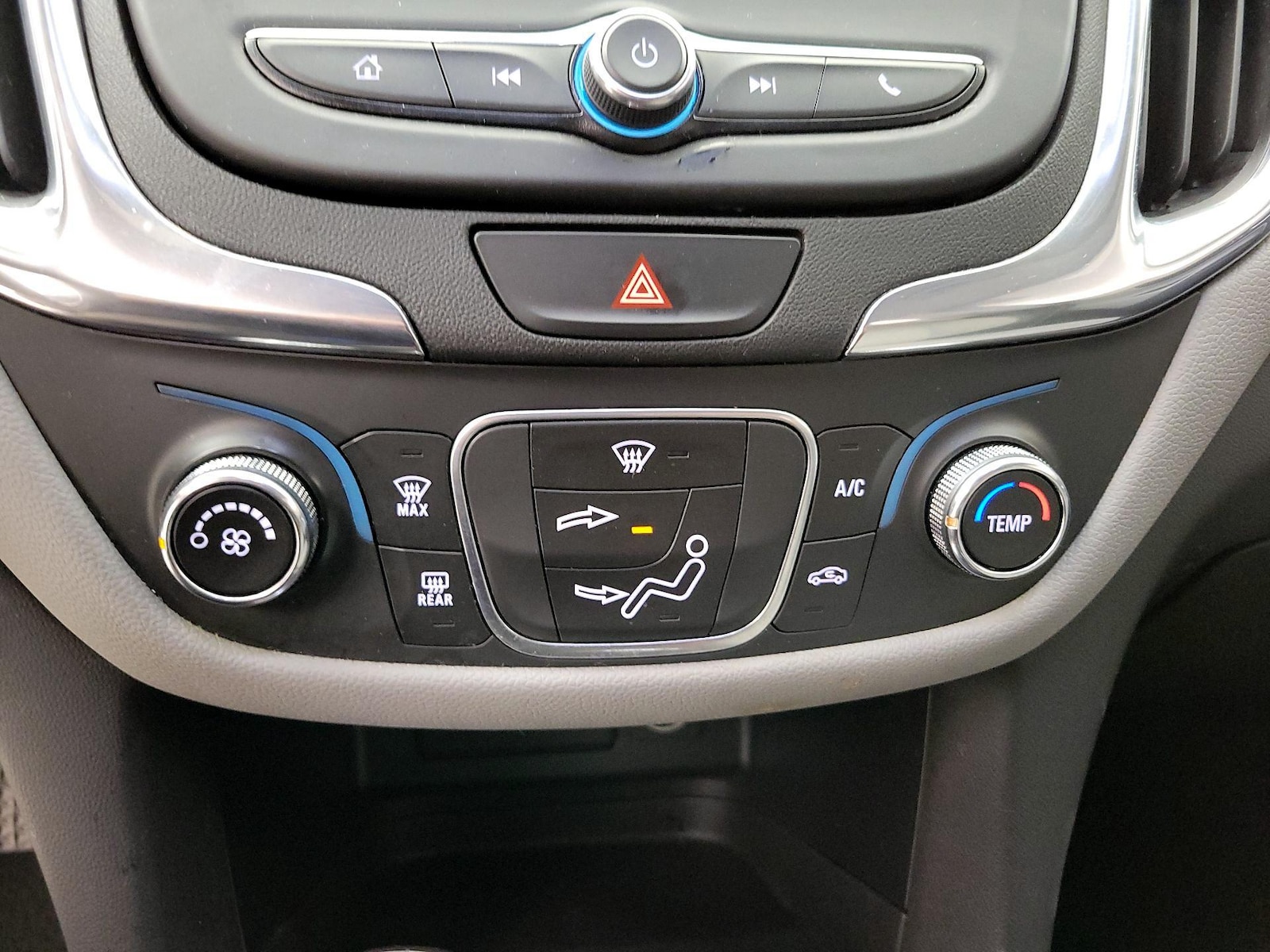 2020 Chevrolet Equinox LS - Photo 17