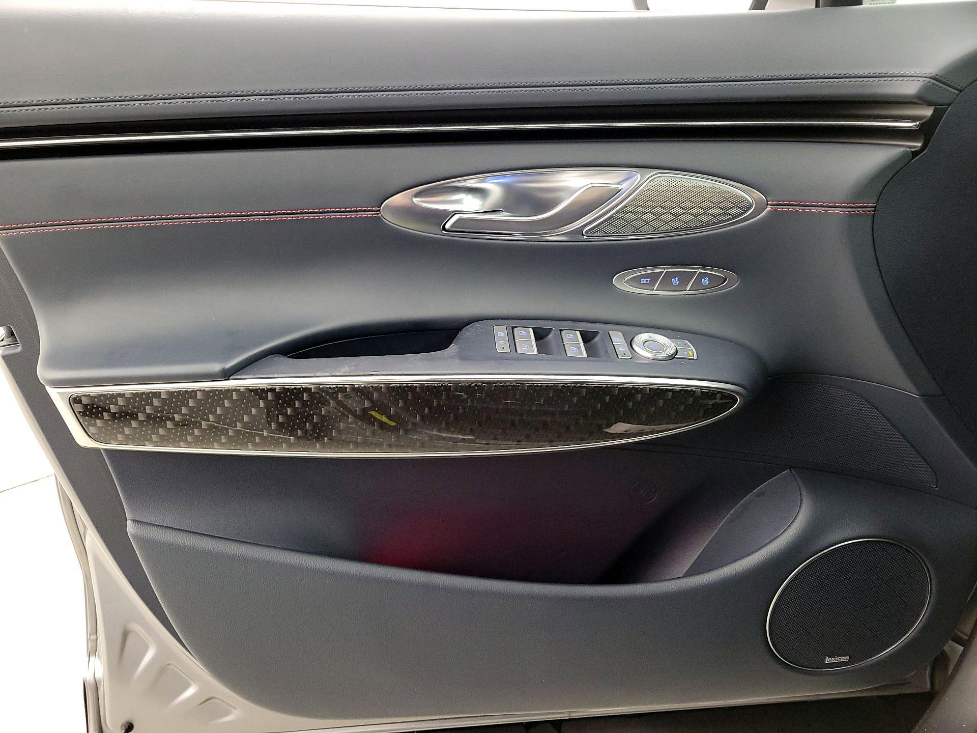 Thumbnail: 2022 Genesis GV70 - 12