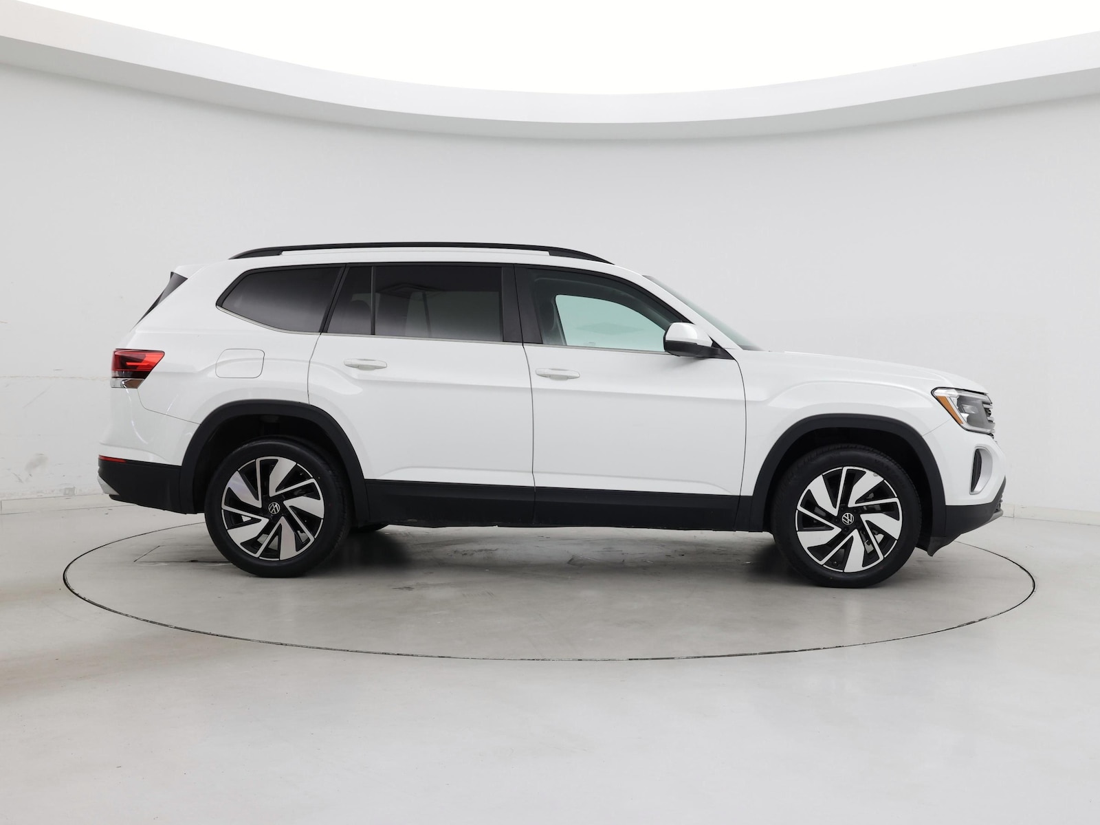 2024 Volkswagen Atlas SE w/Tech - Photo 8
