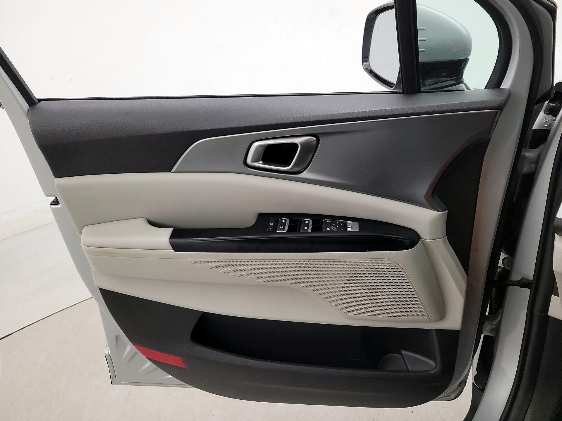 Thumbnail: 2023 Kia Carnival - 12