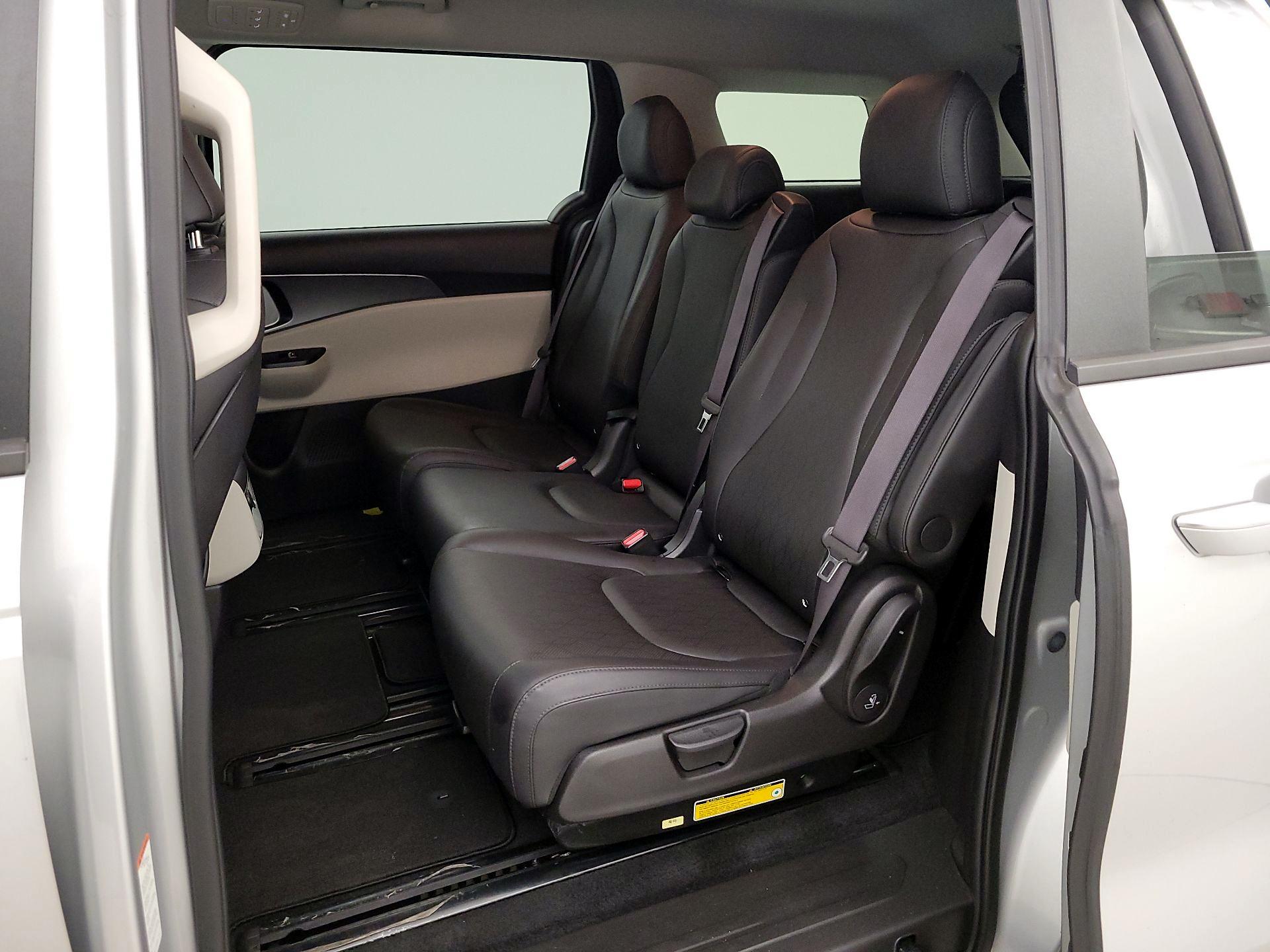 Thumbnail: 2023 Kia Carnival - 19