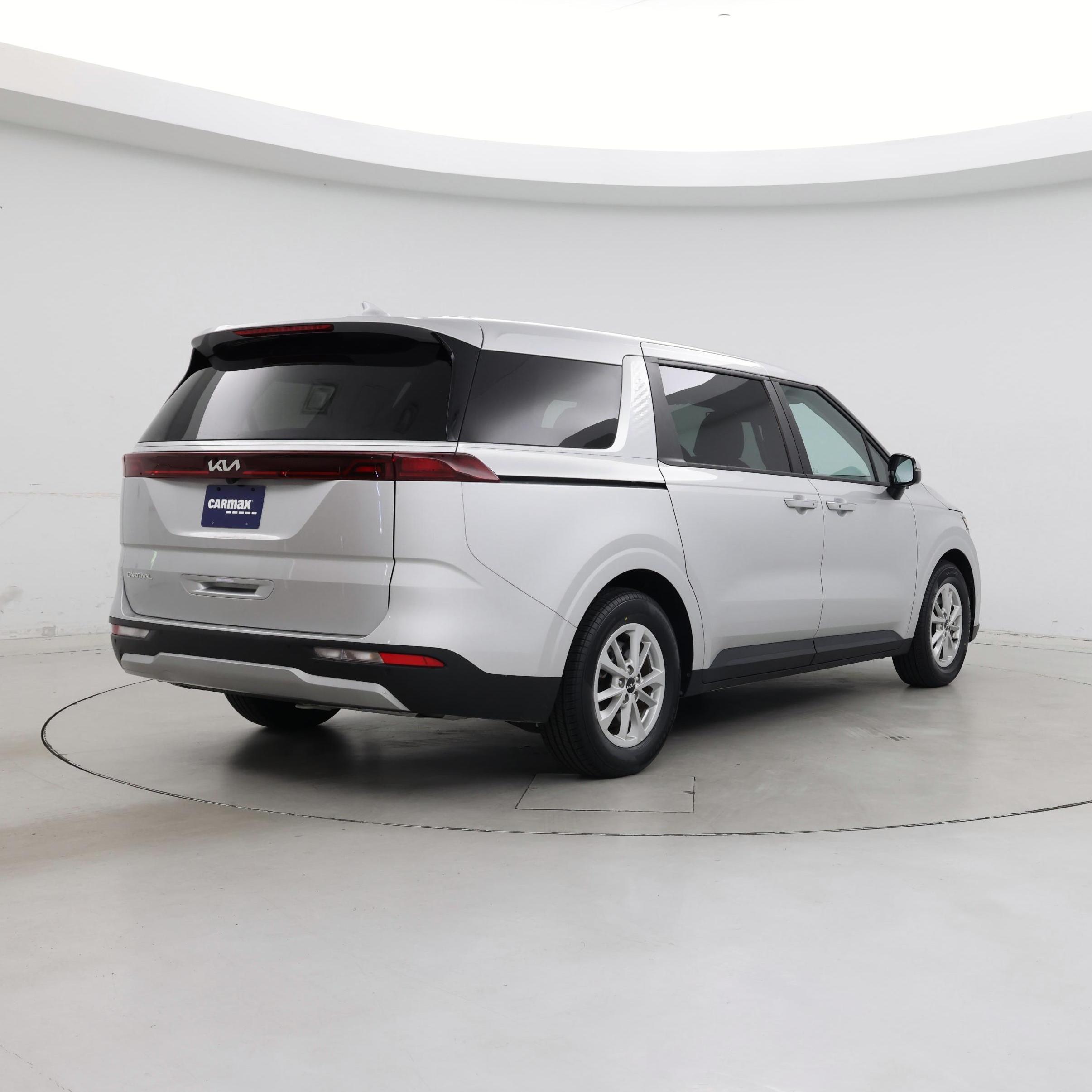 Thumbnail: 2023 Kia Carnival - 8