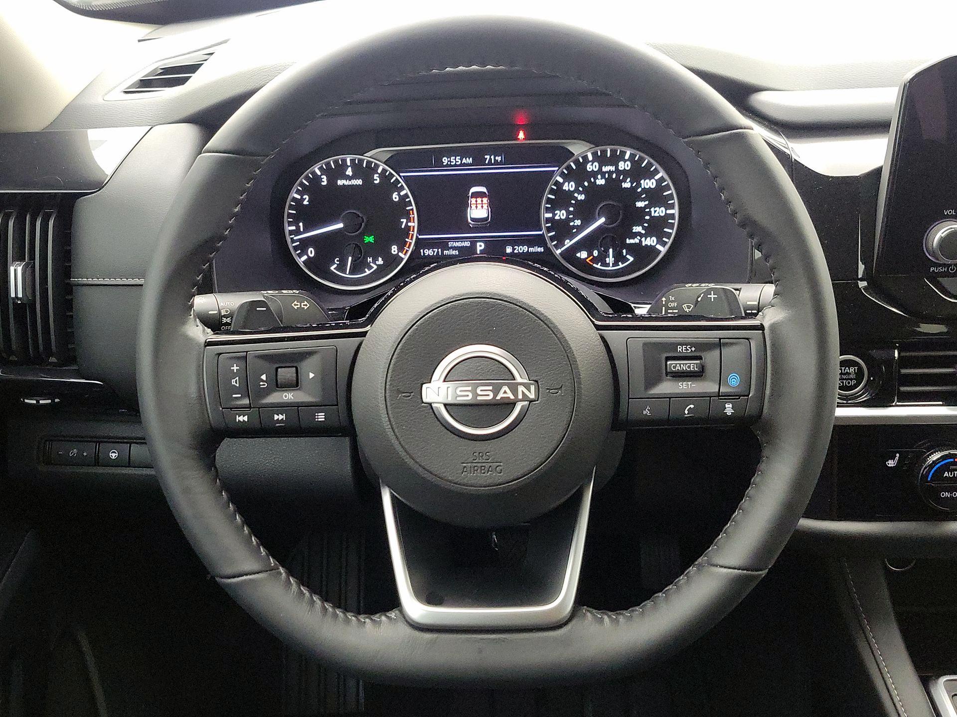 Thumbnail: 2022 Nissan Pathfinder - 10