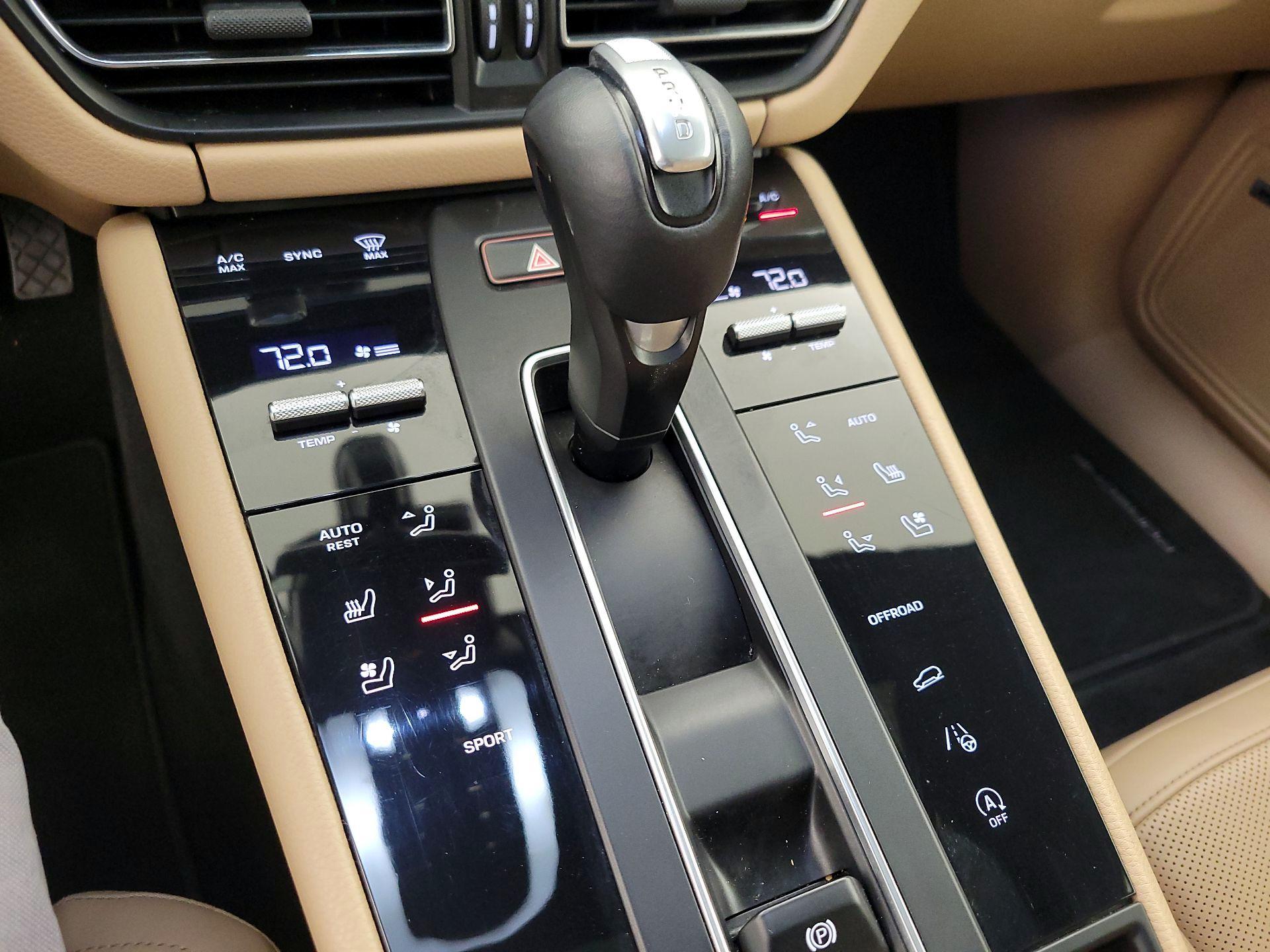 Thumbnail: 2022 Porsche Macan - 17