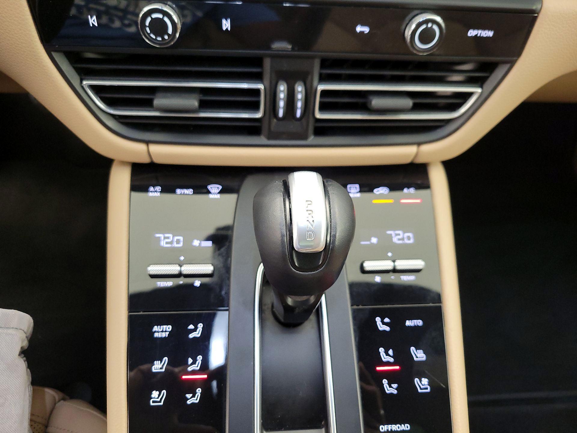 Thumbnail: 2022 Porsche Macan - 18