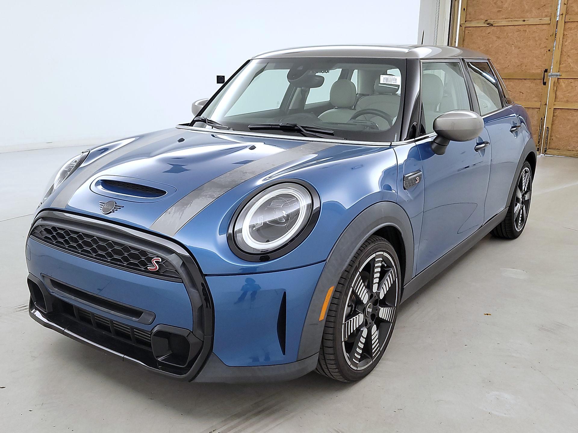 Thumbnail: 2022 MINI Cooper Hardtop - 3