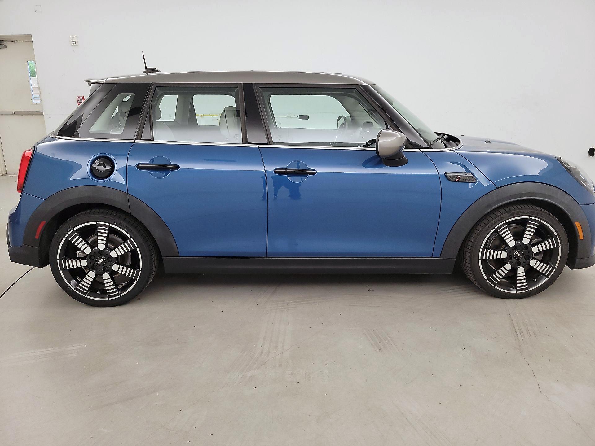 Thumbnail: 2022 MINI Cooper Hardtop - 4
