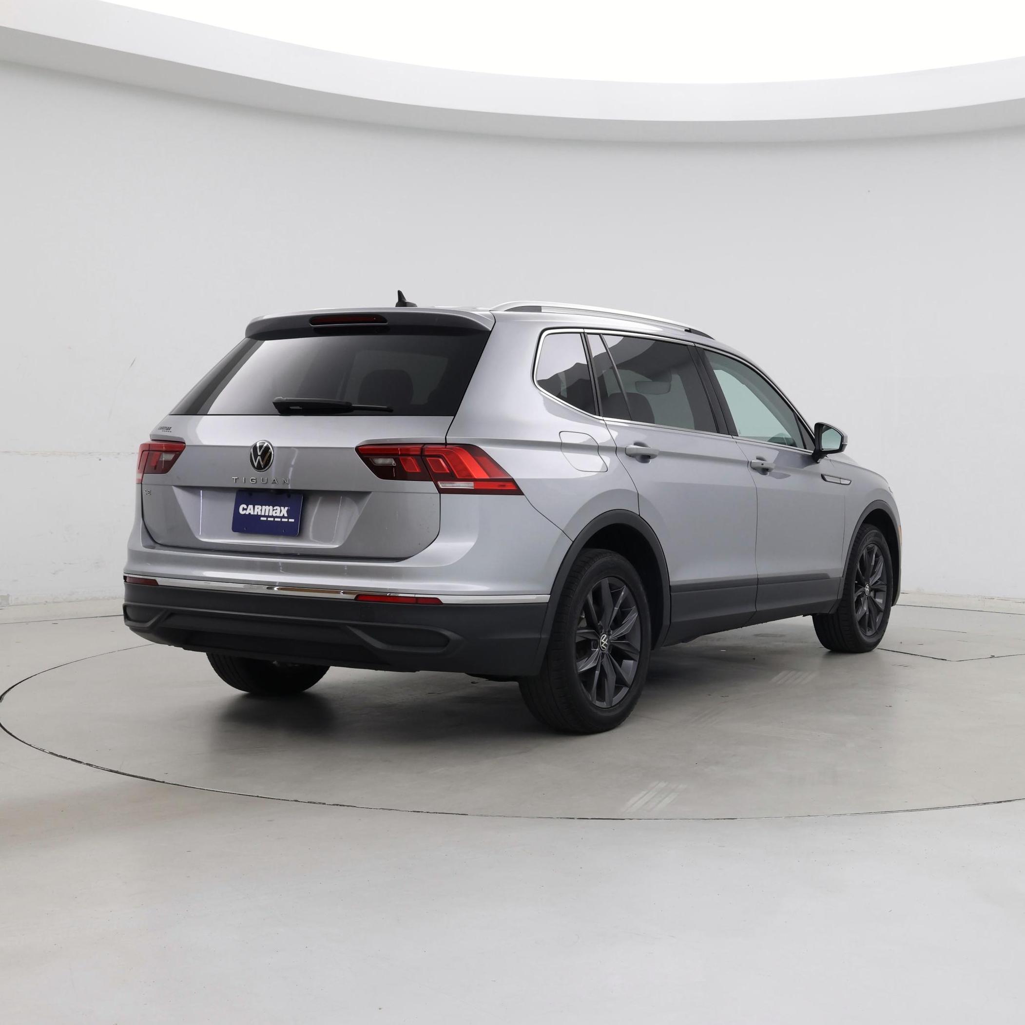 Thumbnail: 2022 Volkswagen Tiguan - 8