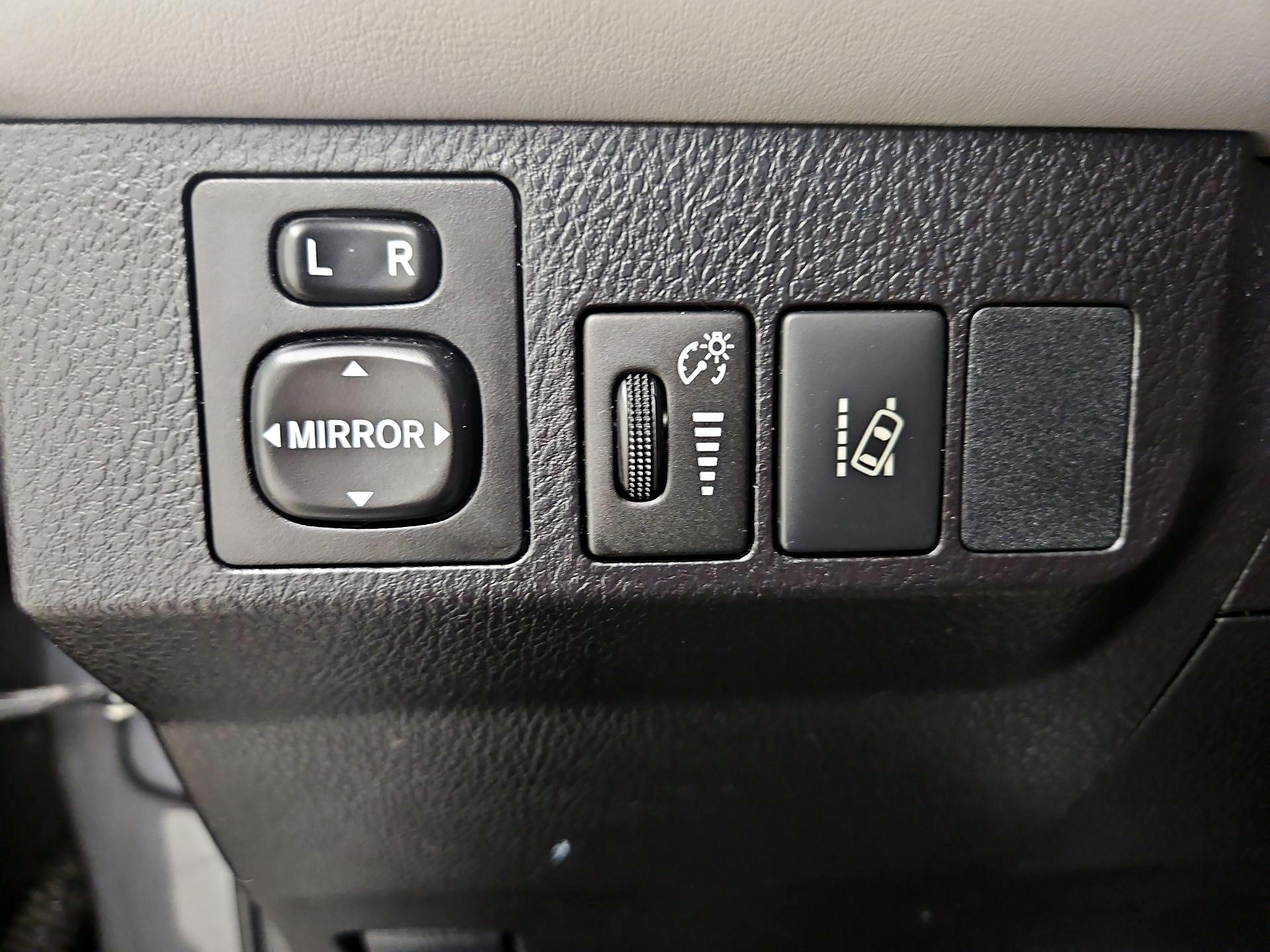 Thumbnail: 2018 Toyota RAV4 - 11