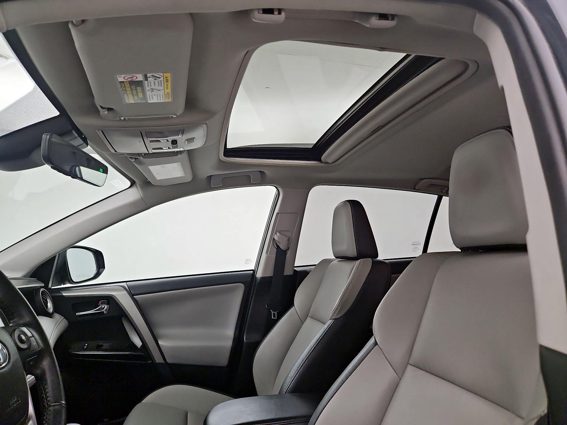 Thumbnail: 2018 Toyota RAV4 - 18
