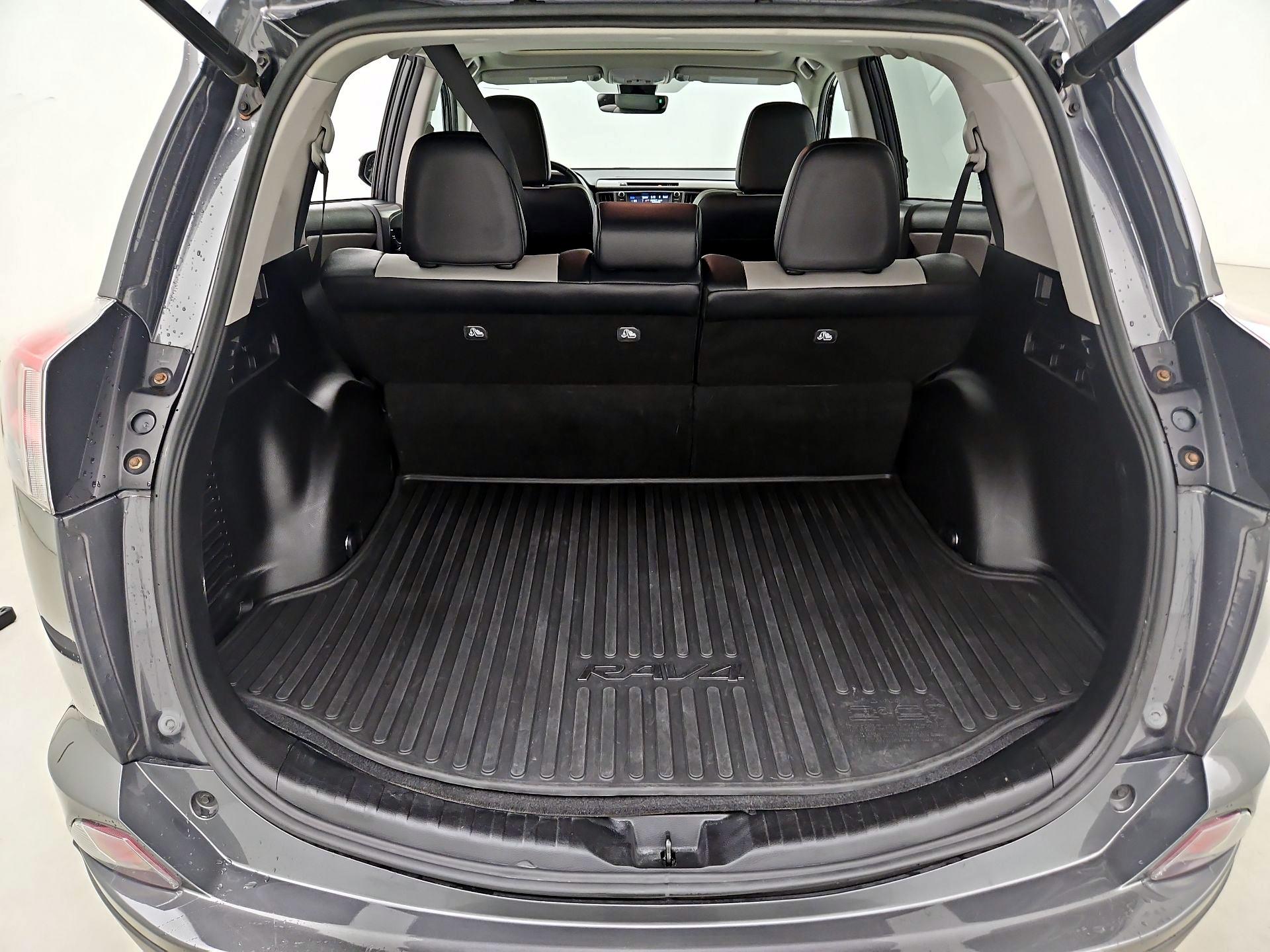 Thumbnail: 2018 Toyota RAV4 - 20