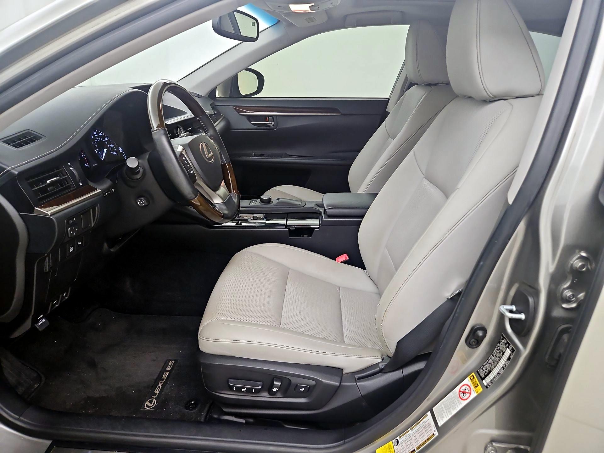 Thumbnail: 2015 Lexus ES - 9
