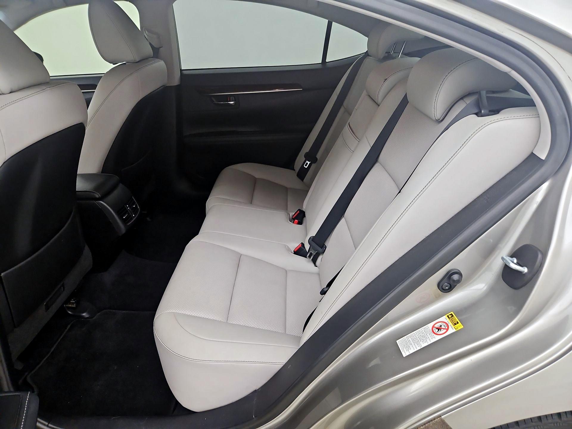 Thumbnail: 2015 Lexus ES - 18