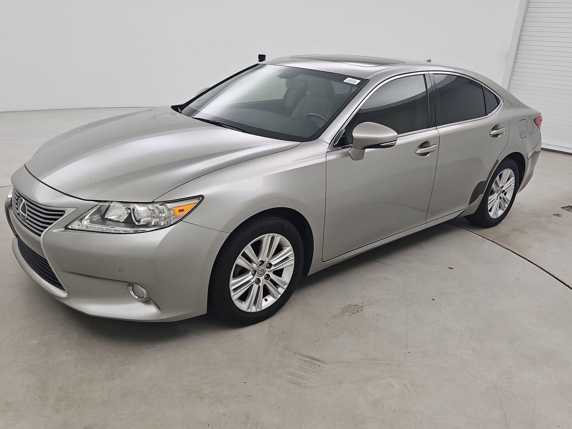 Thumbnail: 2015 Lexus ES - 3