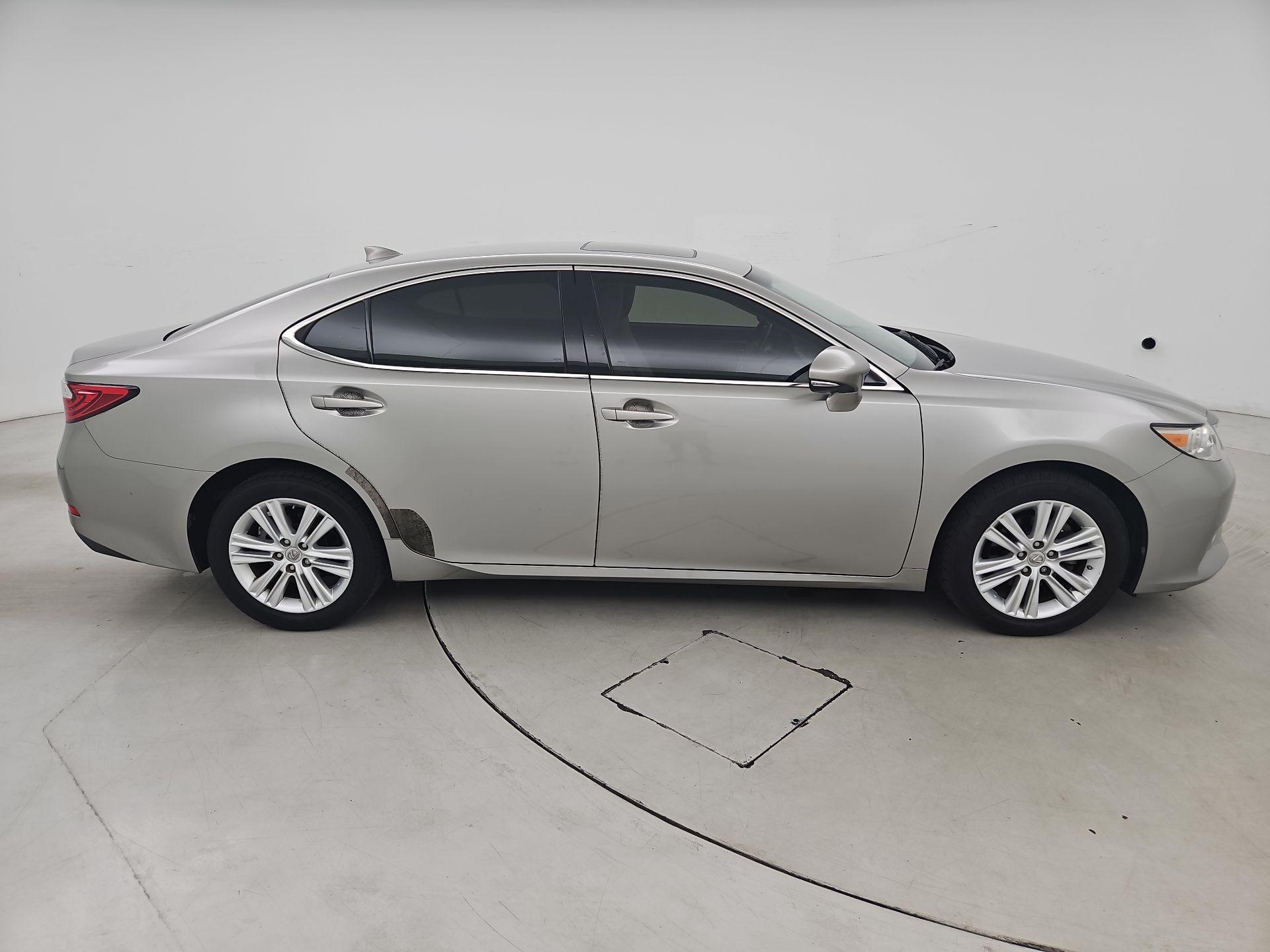 Thumbnail: 2015 Lexus ES - 4
