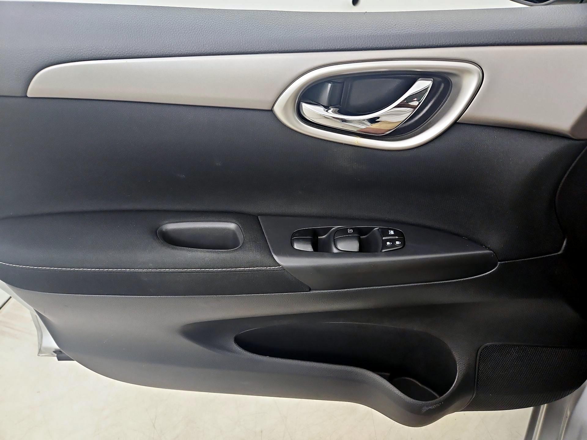 Thumbnail: 2015 Nissan Sentra - 10