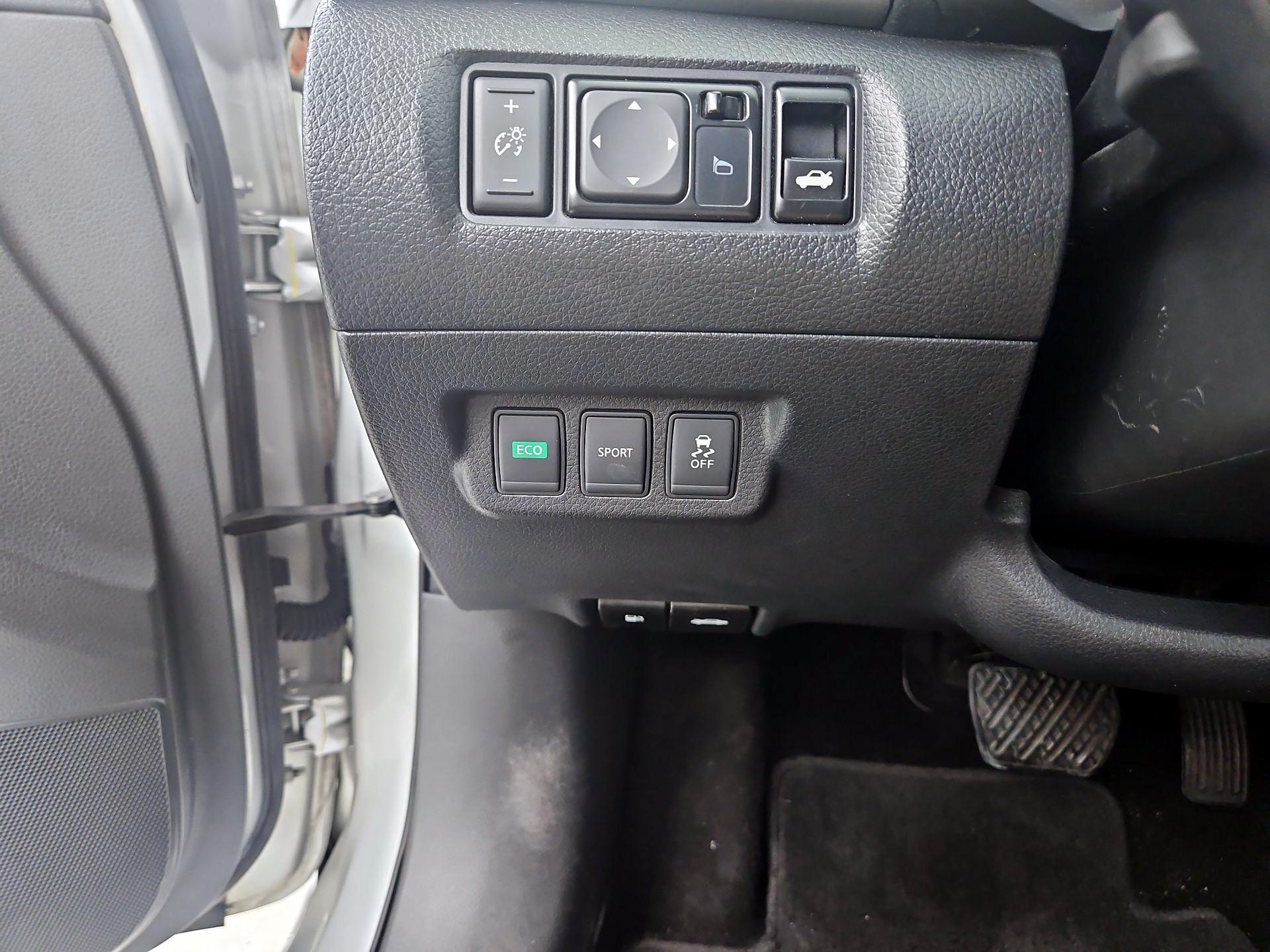 Thumbnail: 2015 Nissan Sentra - 11