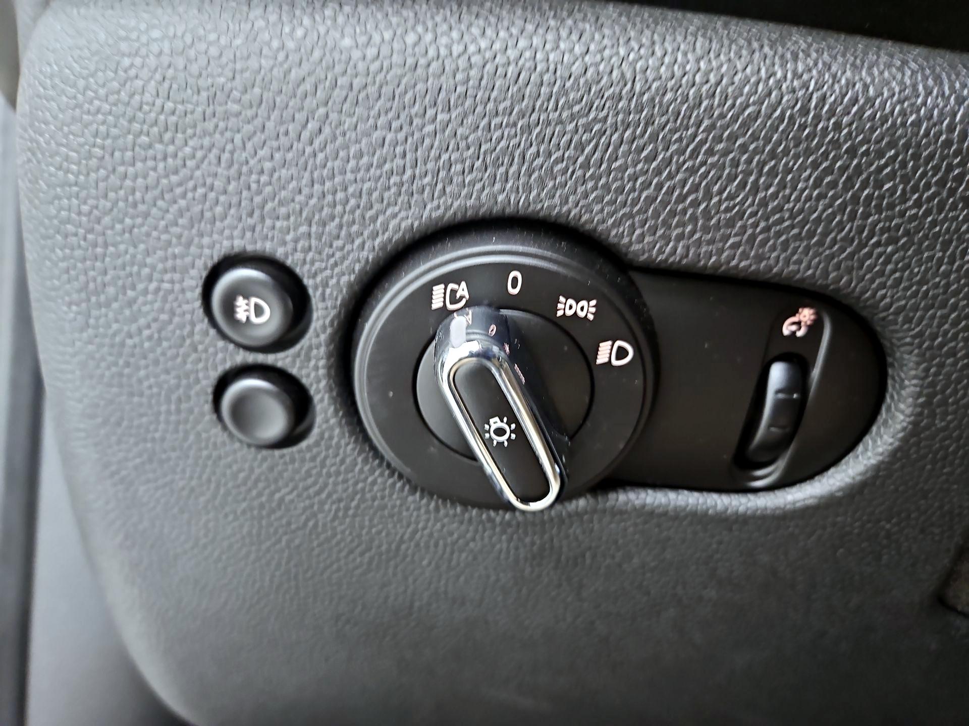 Thumbnail: 2016 MINI Cooper Hardtop - 11