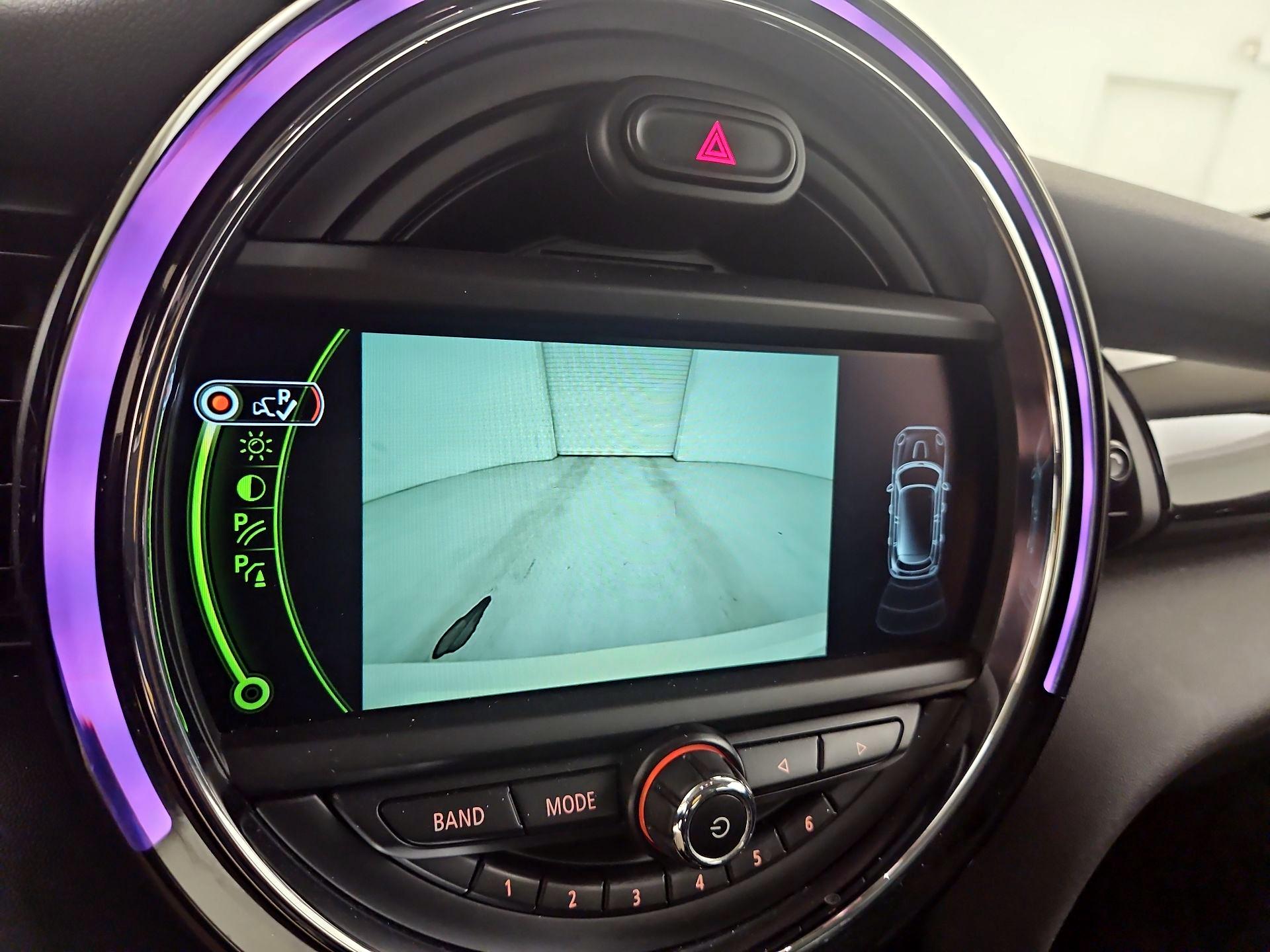 Thumbnail: 2016 MINI Cooper Hardtop - 13