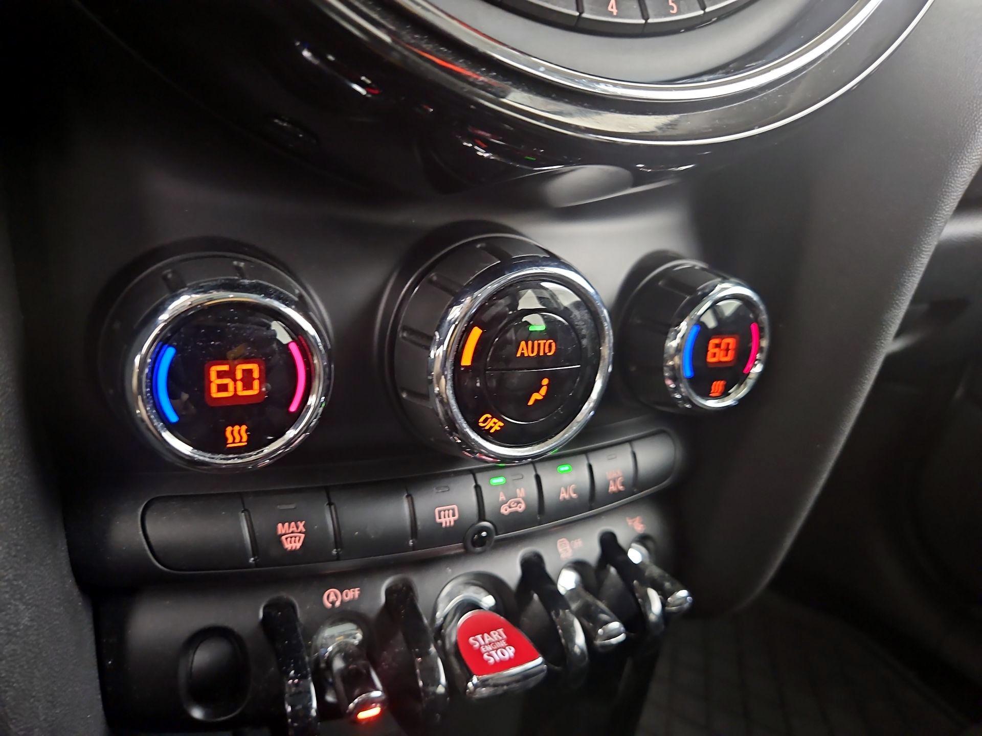 Thumbnail: 2016 MINI Cooper Hardtop - 15