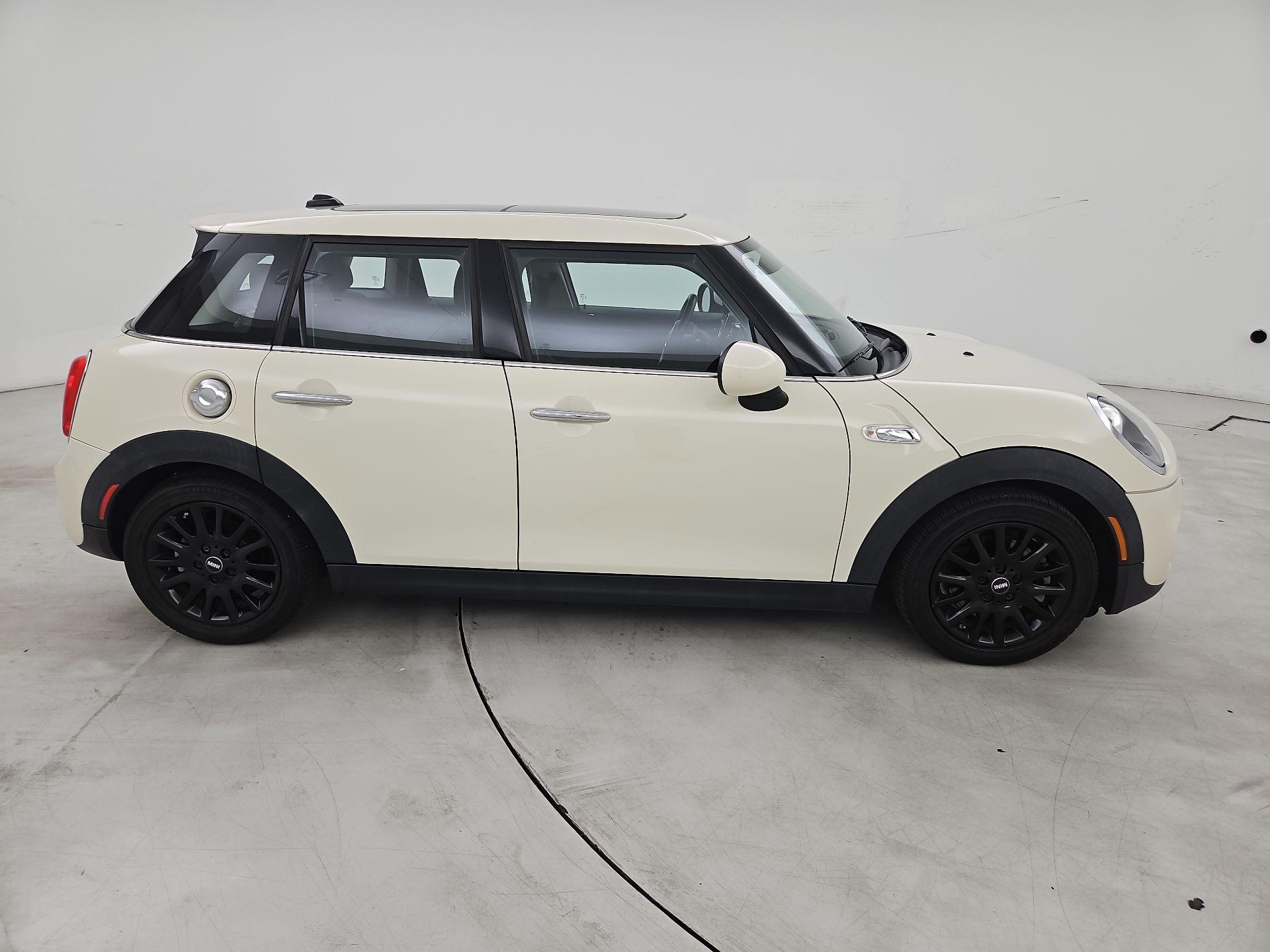 Thumbnail: 2016 MINI Cooper Hardtop - 4