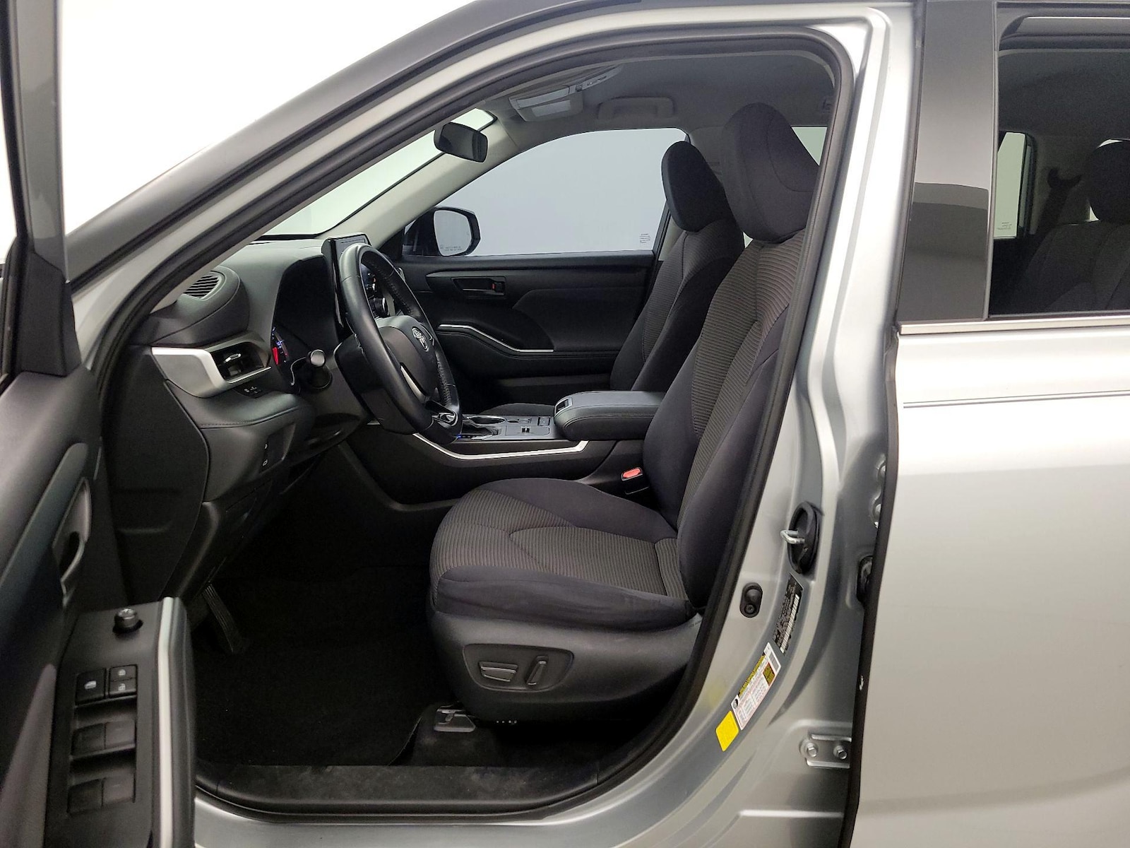 2020 Toyota Highlander LE - Photo 12