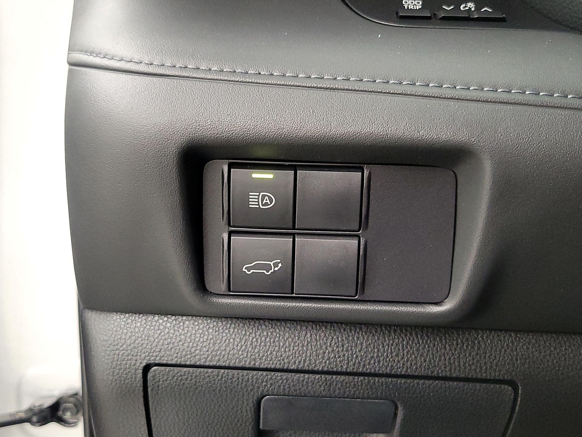 Thumbnail: 2020 Toyota Highlander - 13