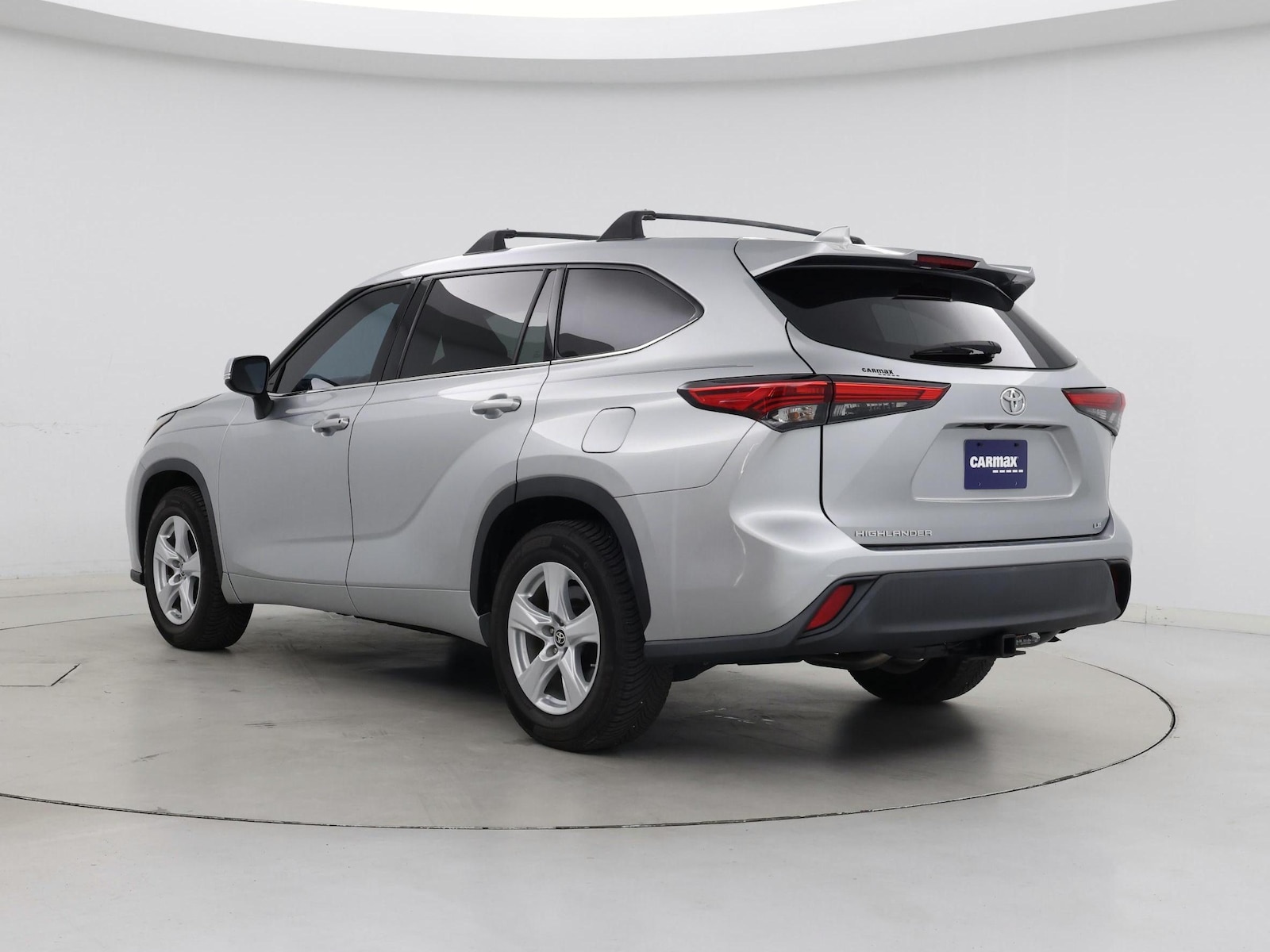 2020 Toyota Highlander LE - Photo 3