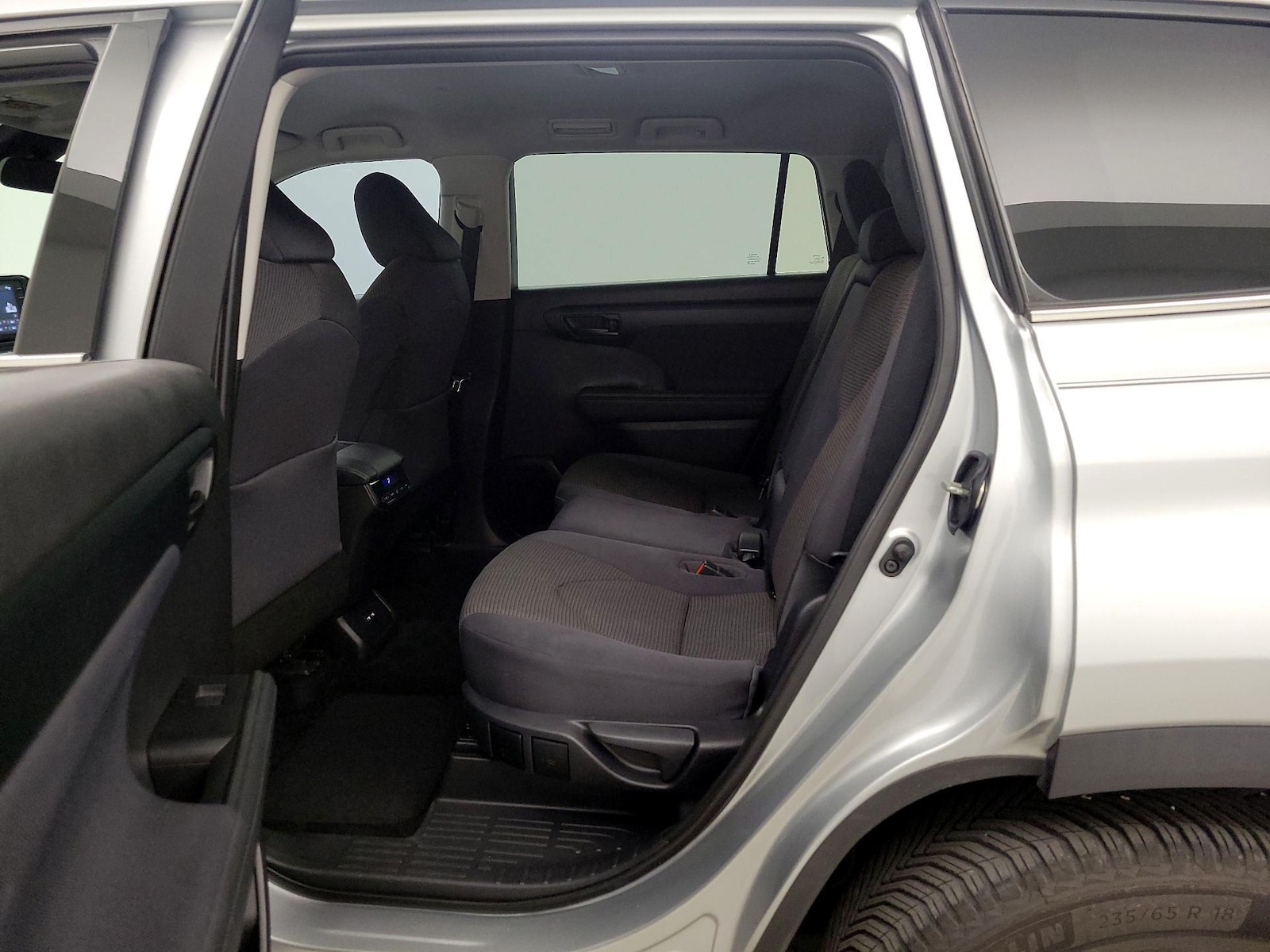 2020 Toyota Highlander LE - Photo 20