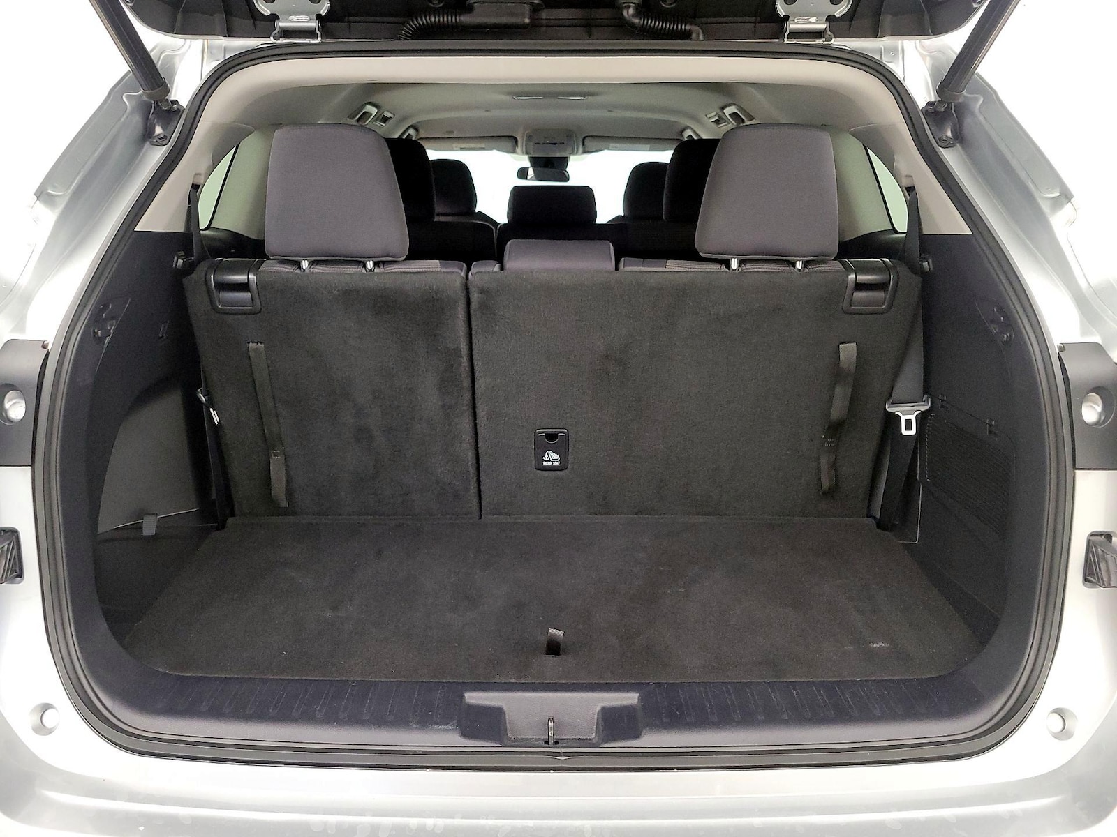 2020 Toyota Highlander LE - Photo 22