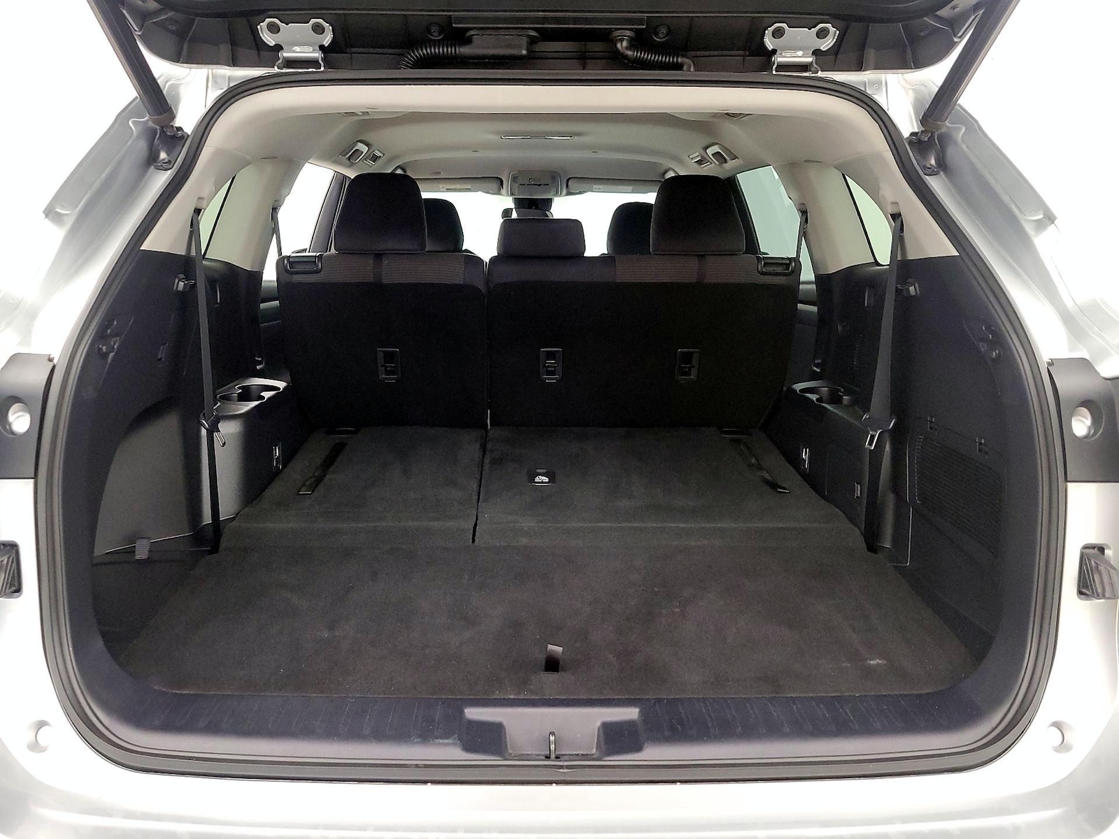 2020 Toyota Highlander LE - Photo 23