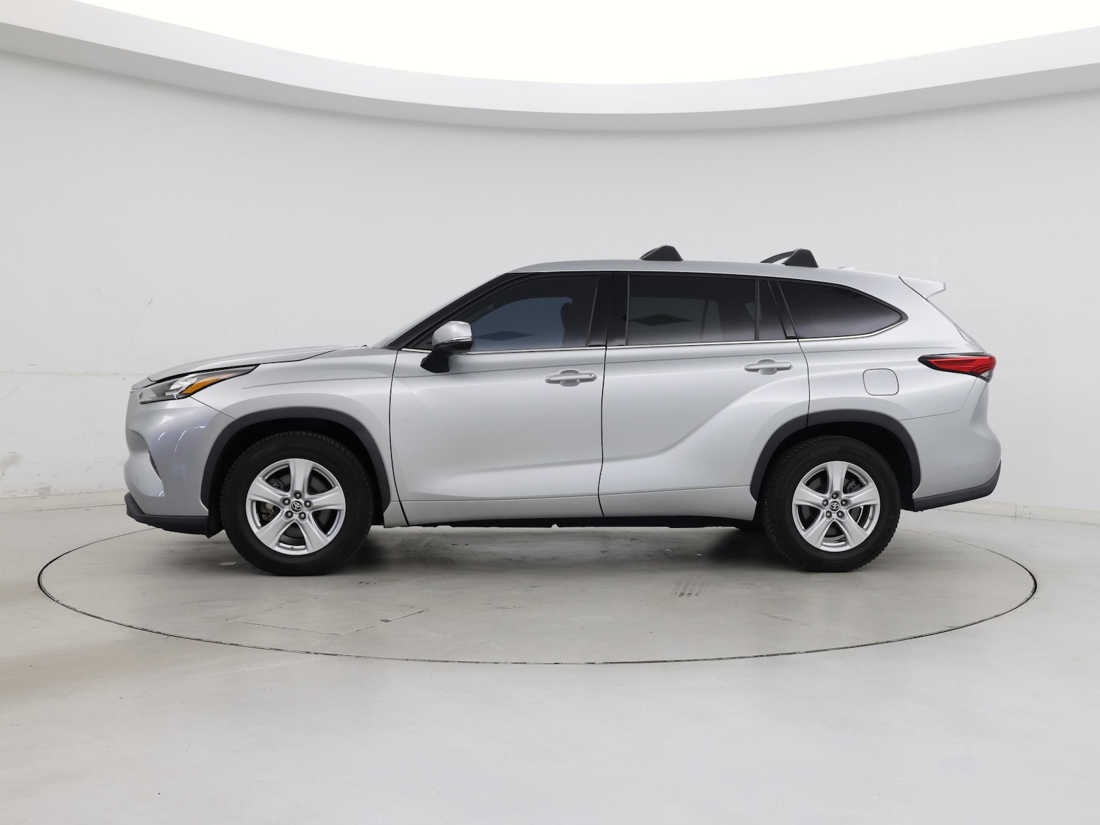 2020 Toyota Highlander LE - Photo 4