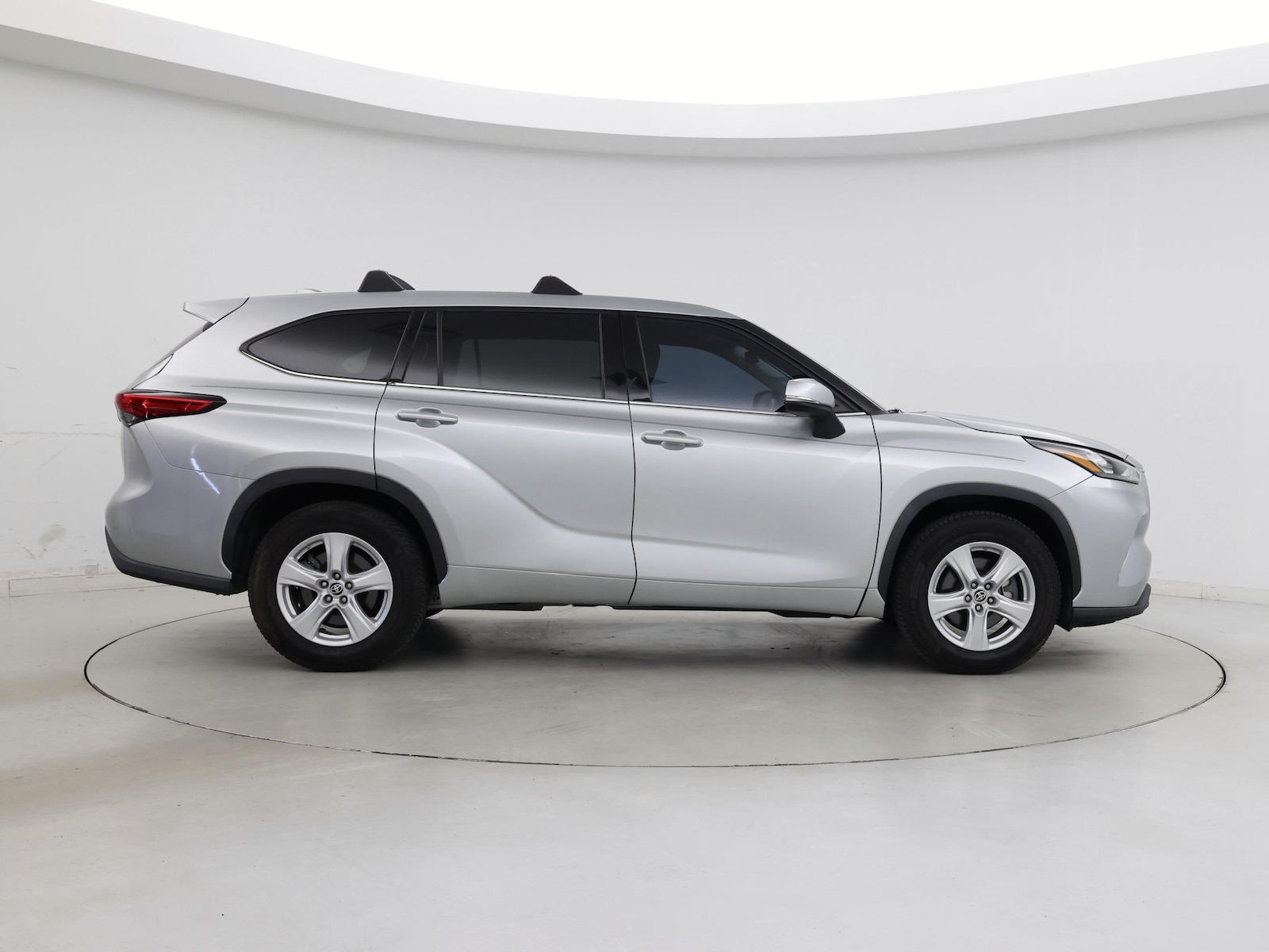 2020 Toyota Highlander LE - Photo 8