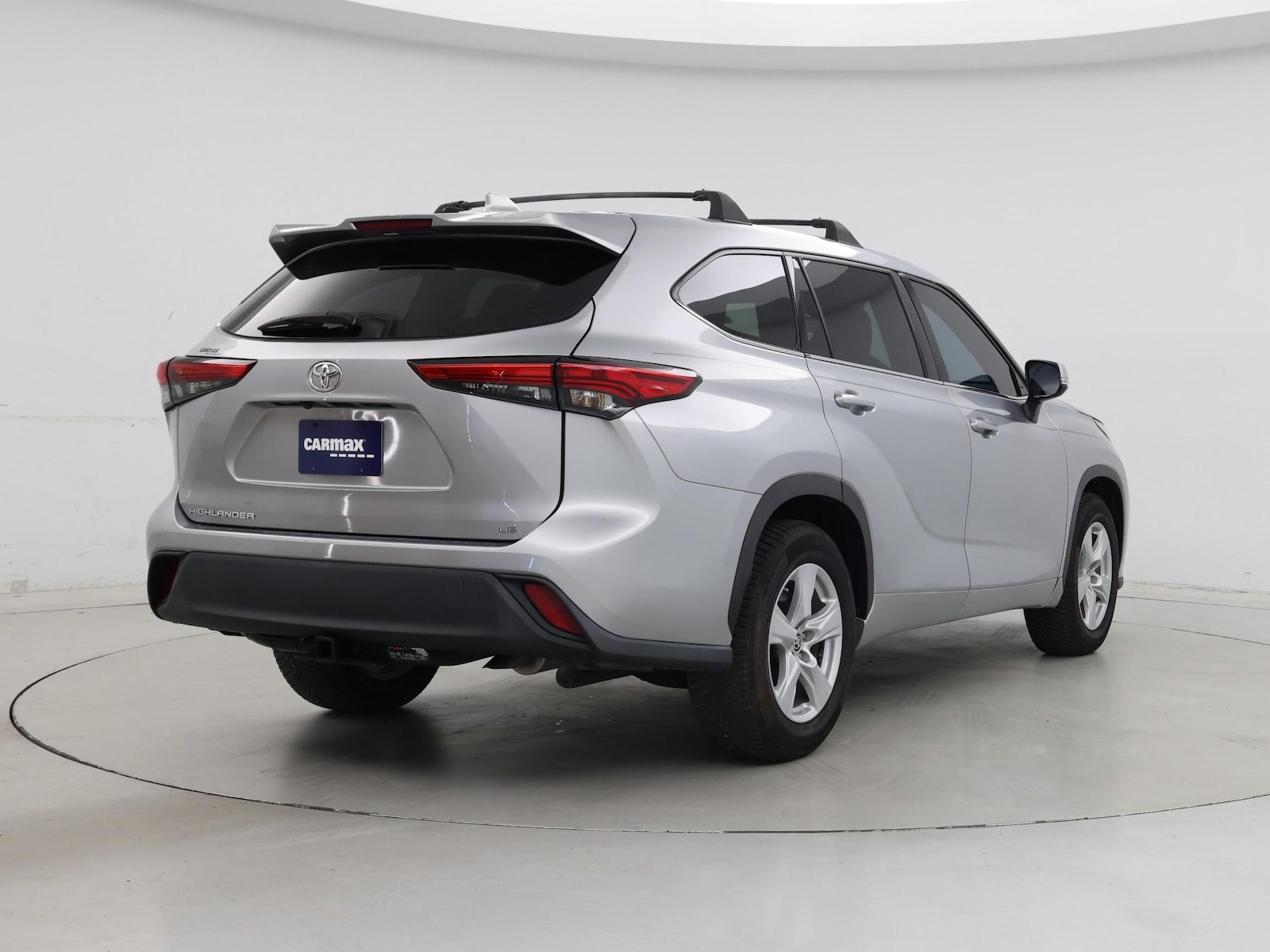 2020 Toyota Highlander LE - Photo 9