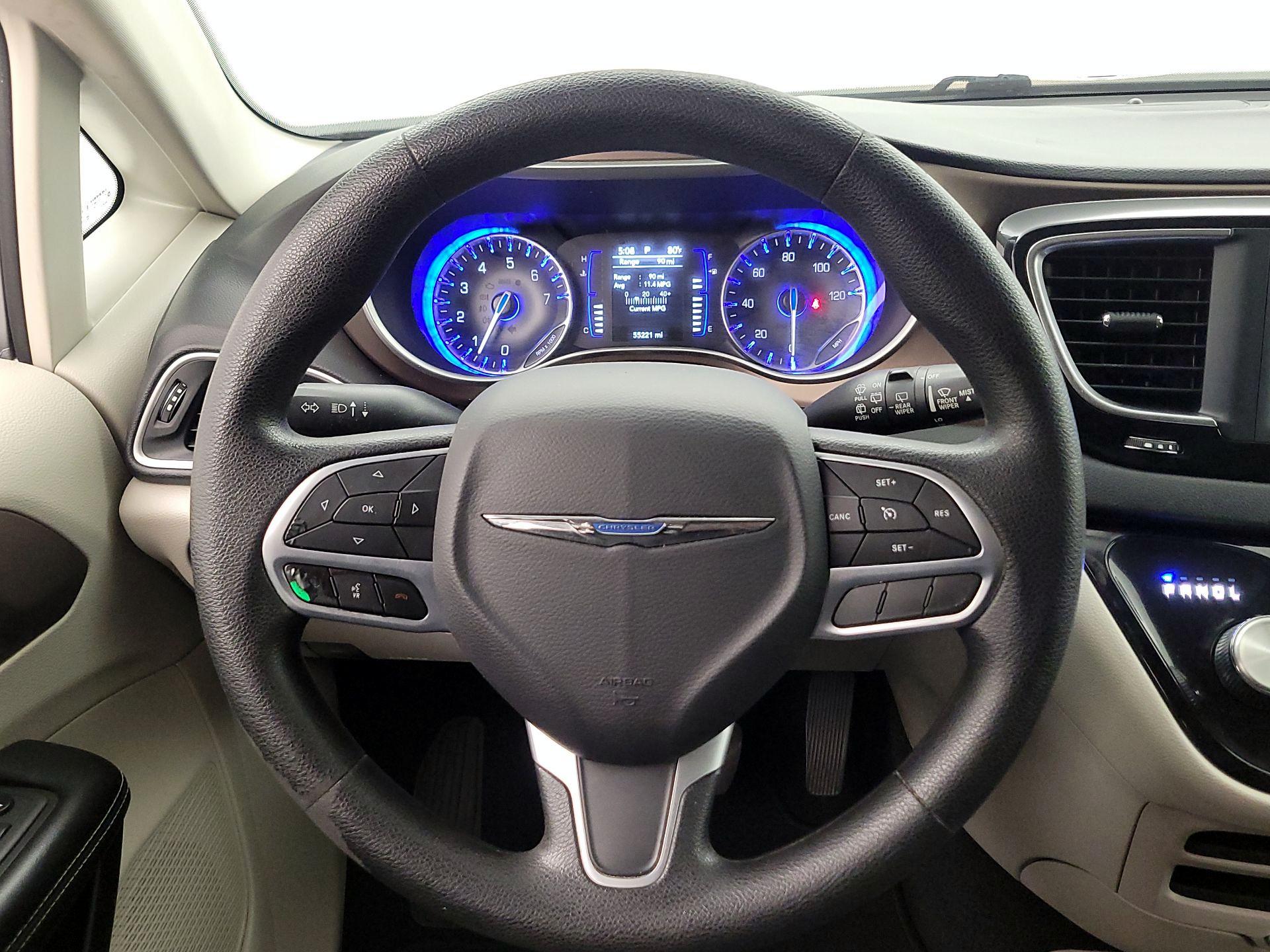 Thumbnail: 2020 Chrysler Voyager - 10