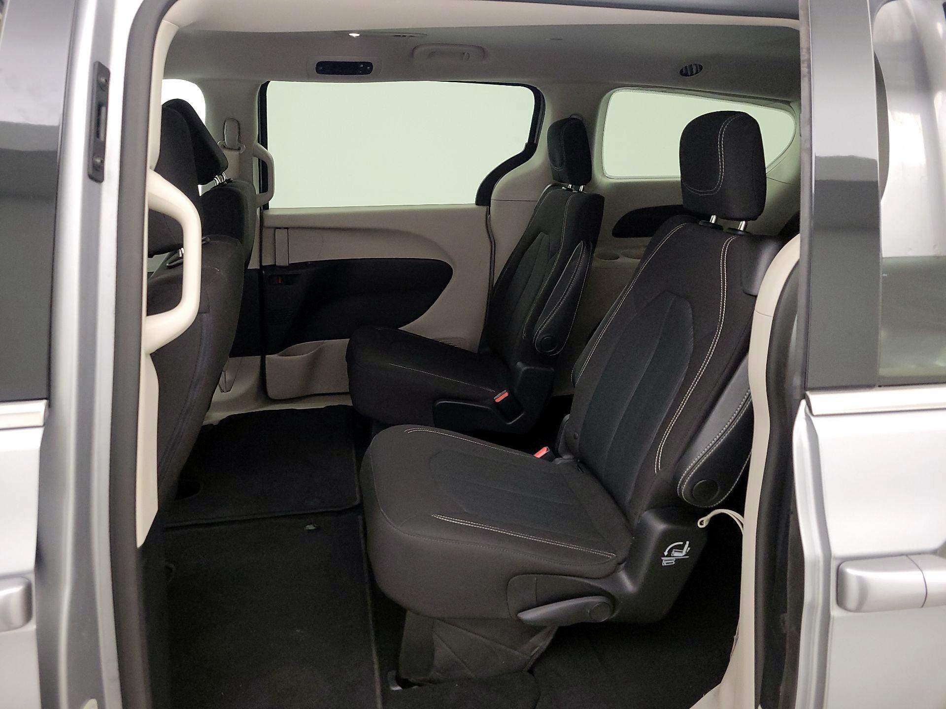 Thumbnail: 2020 Chrysler Voyager - 19