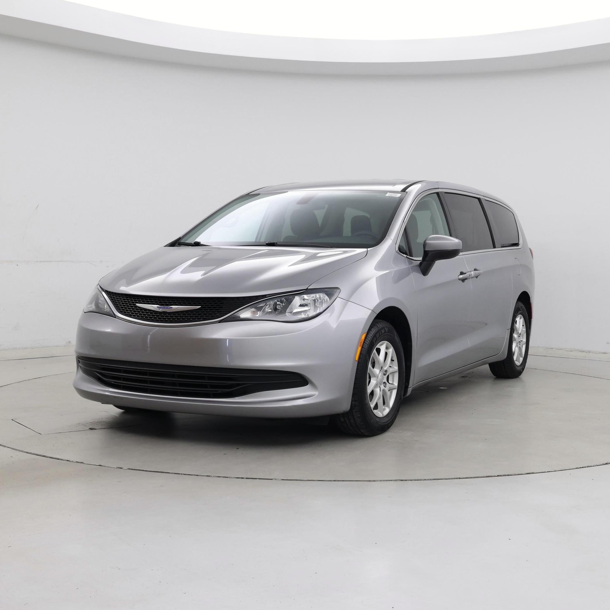 Thumbnail: 2020 Chrysler Voyager - 4