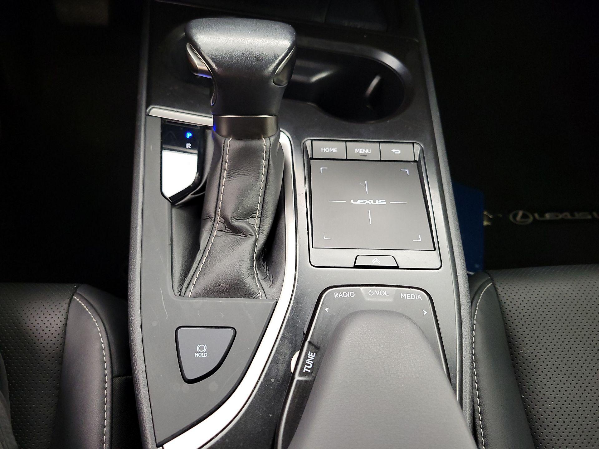 Thumbnail: 2021 Lexus UX - 17